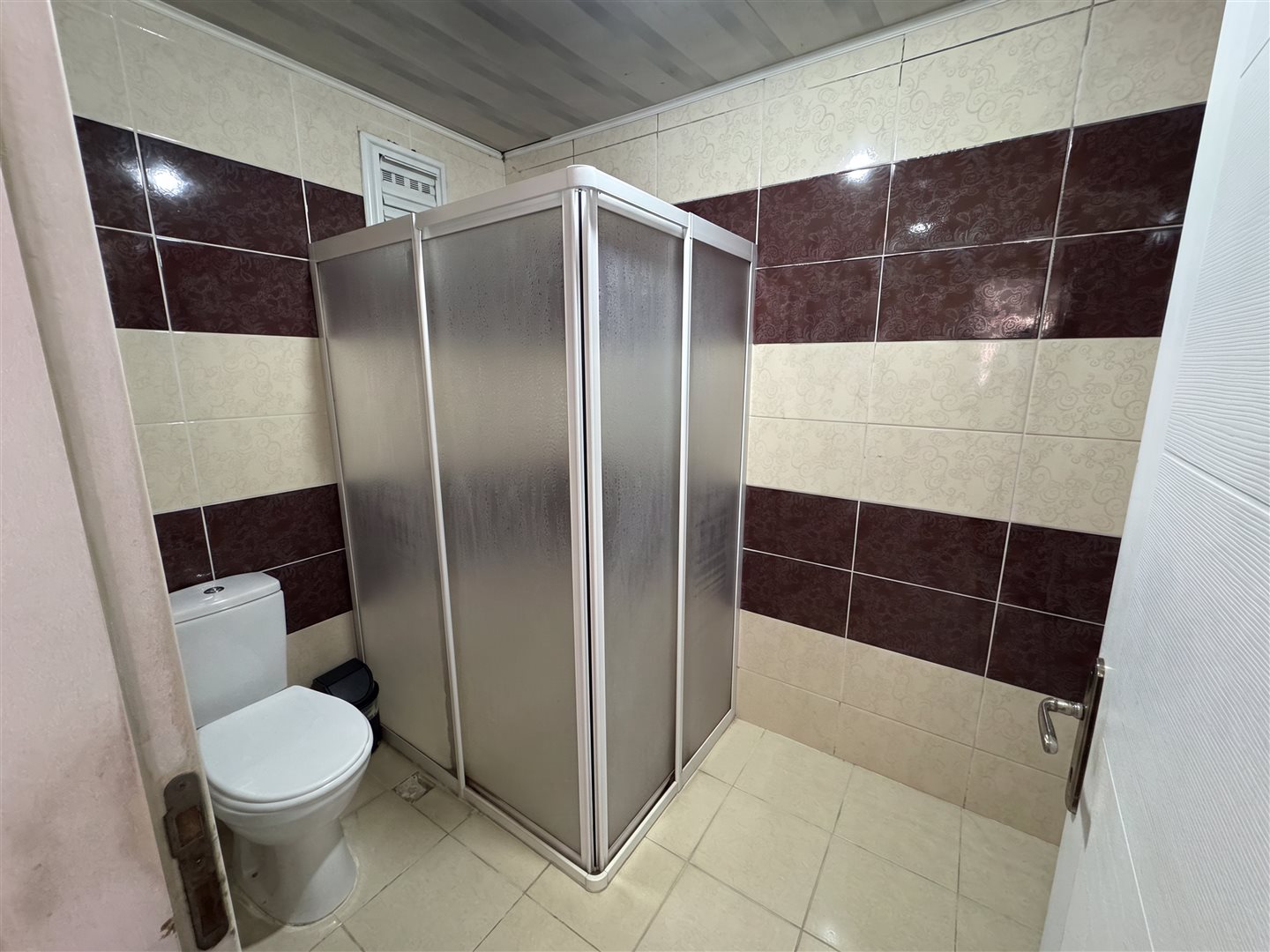 SELÇUKLU'DA KAPALI OTOPARKLI MANZARALI GENİŞ 3+1 SATILIK DAİRE - 10