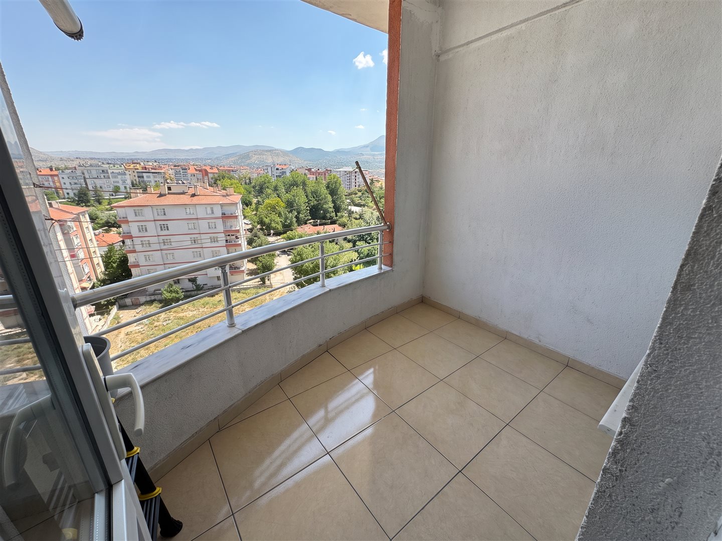SELÇUKLU'DA KAPALI OTOPARKLI MANZARALI GENİŞ 3+1 SATILIK DAİRE - 8