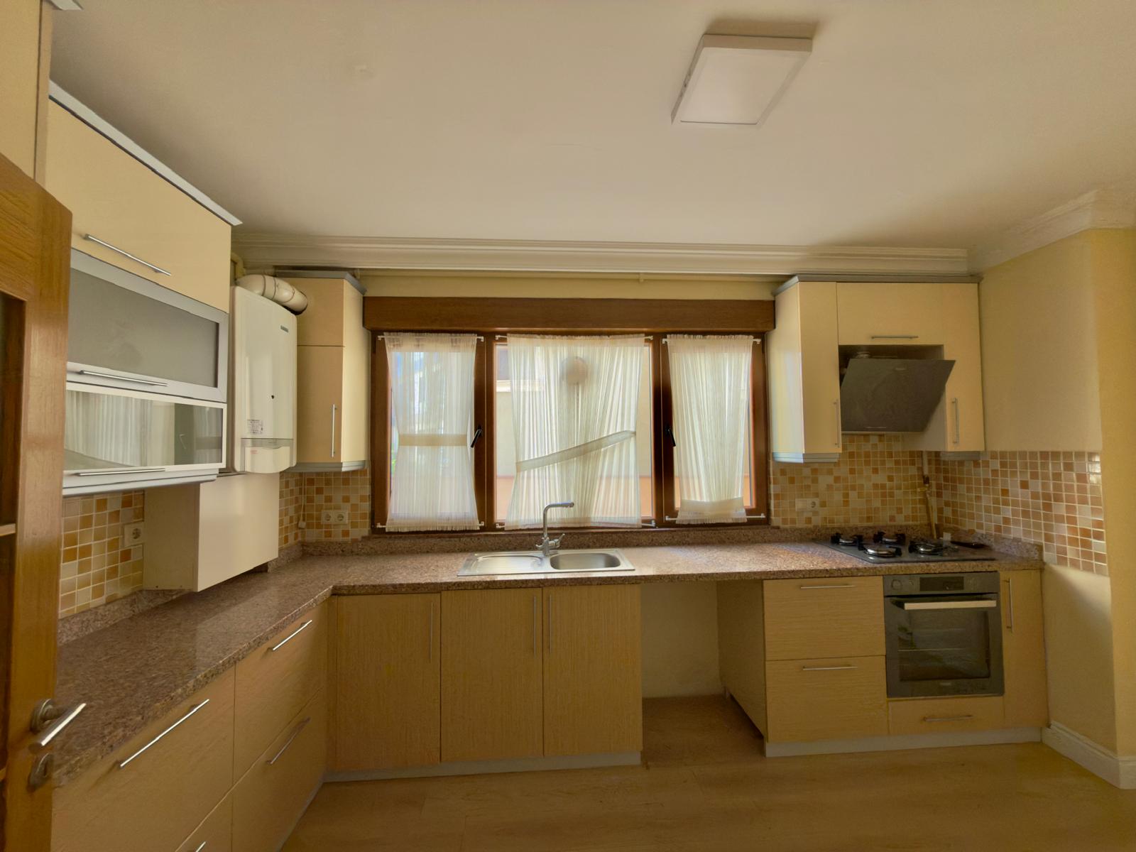 BEŞİKTAŞ DİKİLİTAŞ'TA GENİŞ VE FERAH 3+1 SATILIK FIRSAT DAİRE - 28