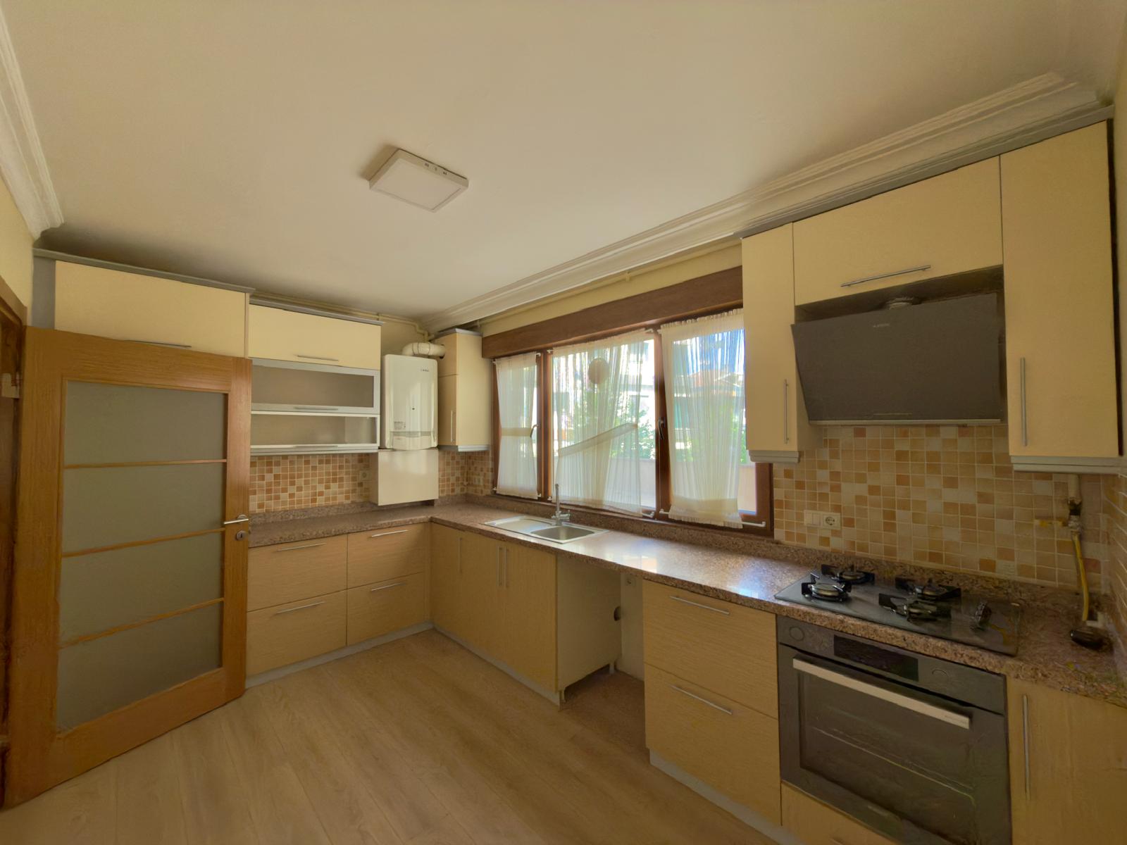 BEŞİKTAŞ DİKİLİTAŞ'TA GENİŞ VE FERAH 3+1 SATILIK FIRSAT DAİRE - 29