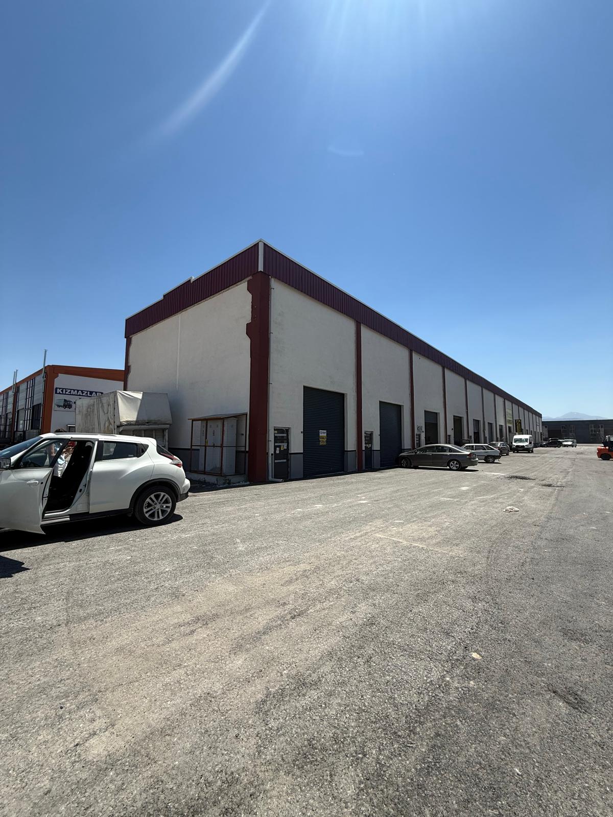 METALSAN 2’DE KİRALIK 100 m² KÖŞE DÜKKAN | 3 CEPHELİ | MESKENLİ | OTOMATİK KEPENKLİ - 4