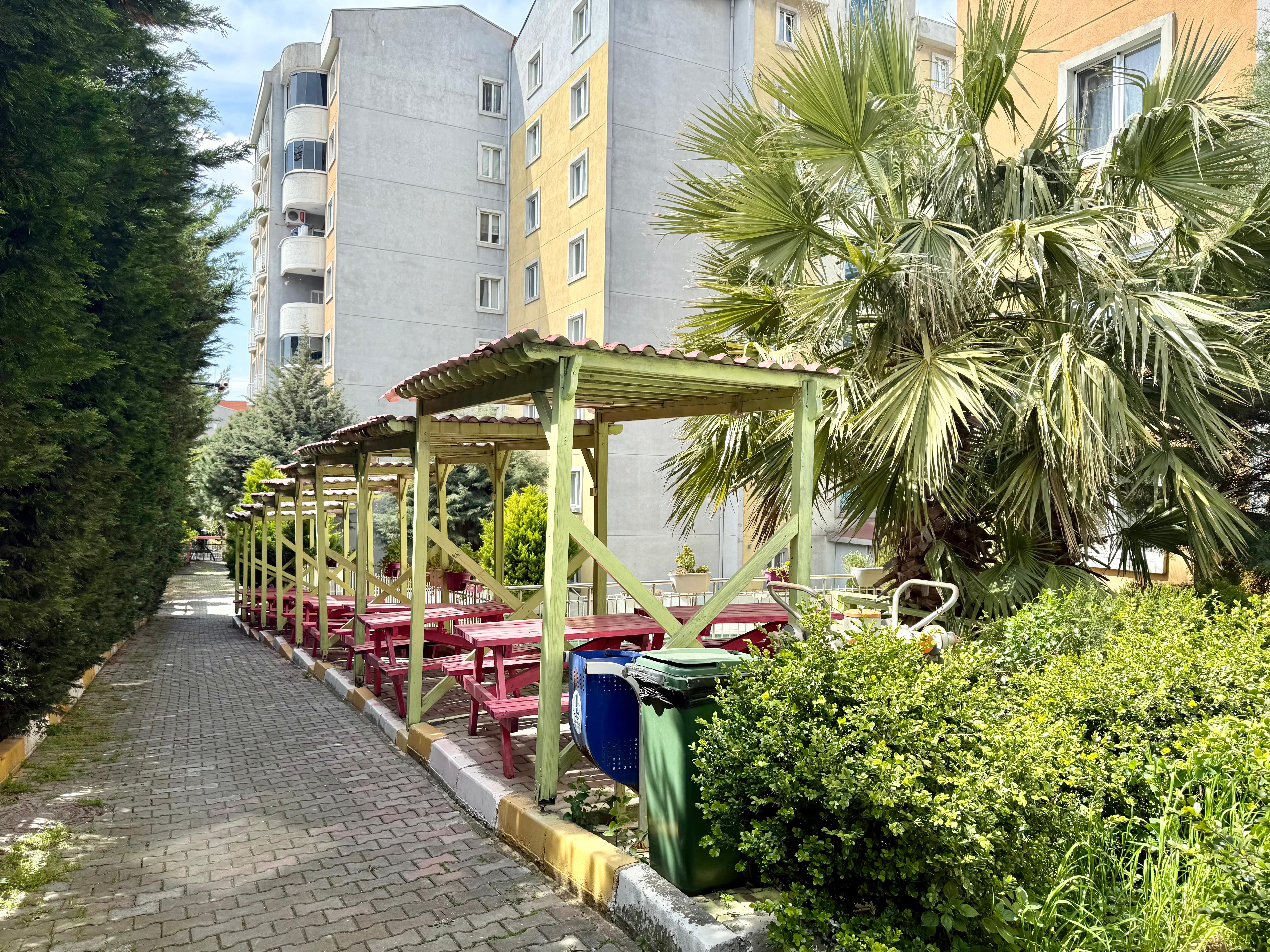 Güneşli Gülistanbul Sitesinde 130 m2 Asansörlü Satılık 3+1 - 8