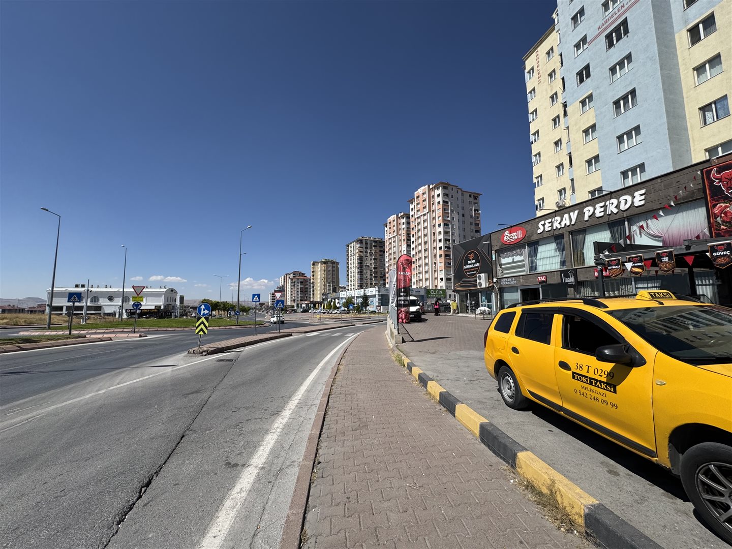 YAŞAR GYO| DEMOKRASİ'DE ANA BULVAR ÜZERİ 210 M2 KİRALIK DÜKKAN - 15