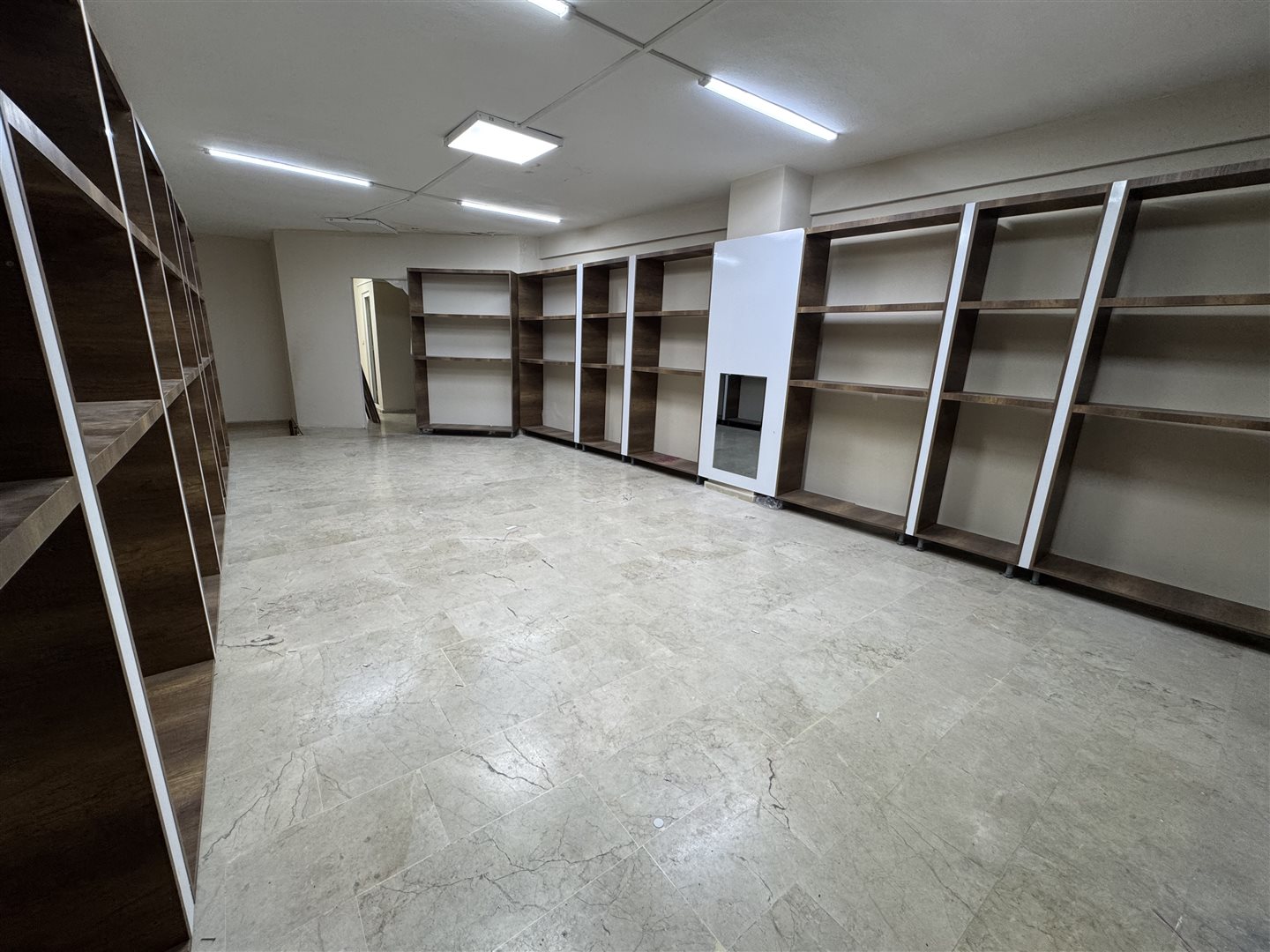 YAŞAR GYO| DEMOKRASİ'DE ANA BULVAR ÜZERİ 210 M2 KİRALIK DÜKKAN - 10