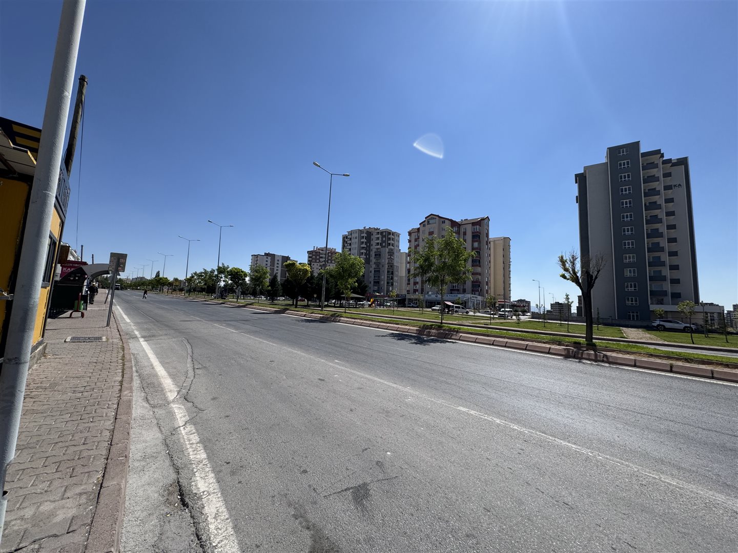 YAŞAR GYO| DEMOKRASİ'DE ANA BULVAR ÜZERİ 210 M2 KİRALIK DÜKKAN - 17