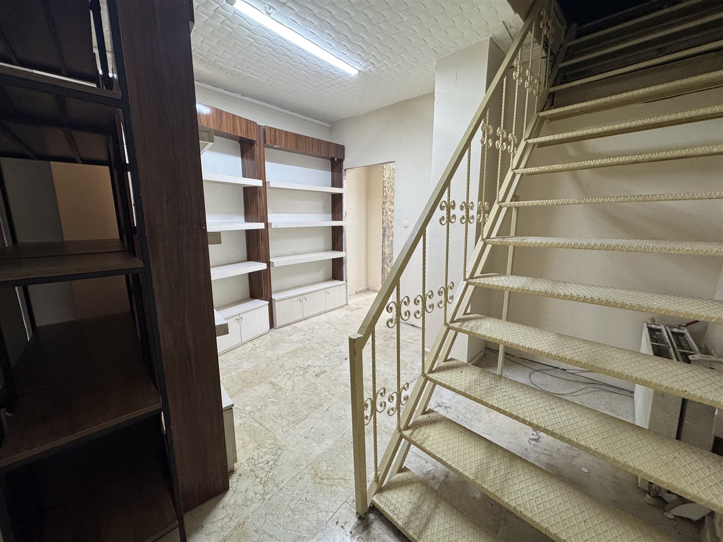 YAŞAR GYO| DEMOKRASİ'DE ANA BULVAR ÜZERİ 210 M2 KİRALIK DÜKKAN - 8