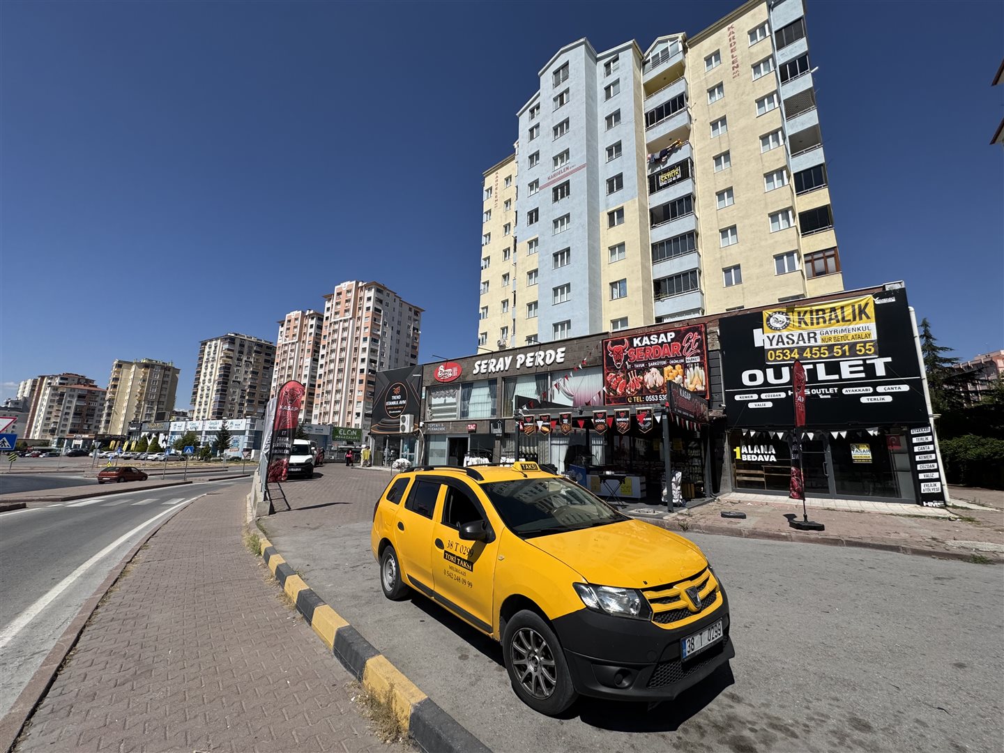 YAŞAR GYO| DEMOKRASİ'DE ANA BULVAR ÜZERİ 210 M2 KİRALIK DÜKKAN