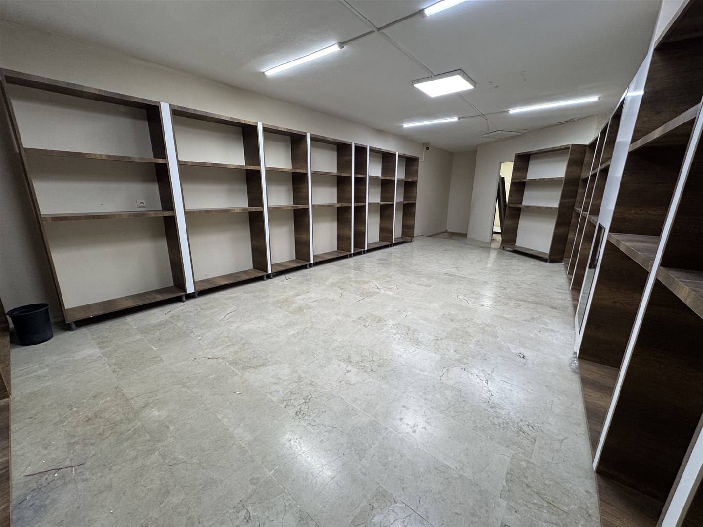 YAŞAR GYO| DEMOKRASİ'DE ANA BULVAR ÜZERİ 210 M2 KİRALIK DÜKKAN - 11