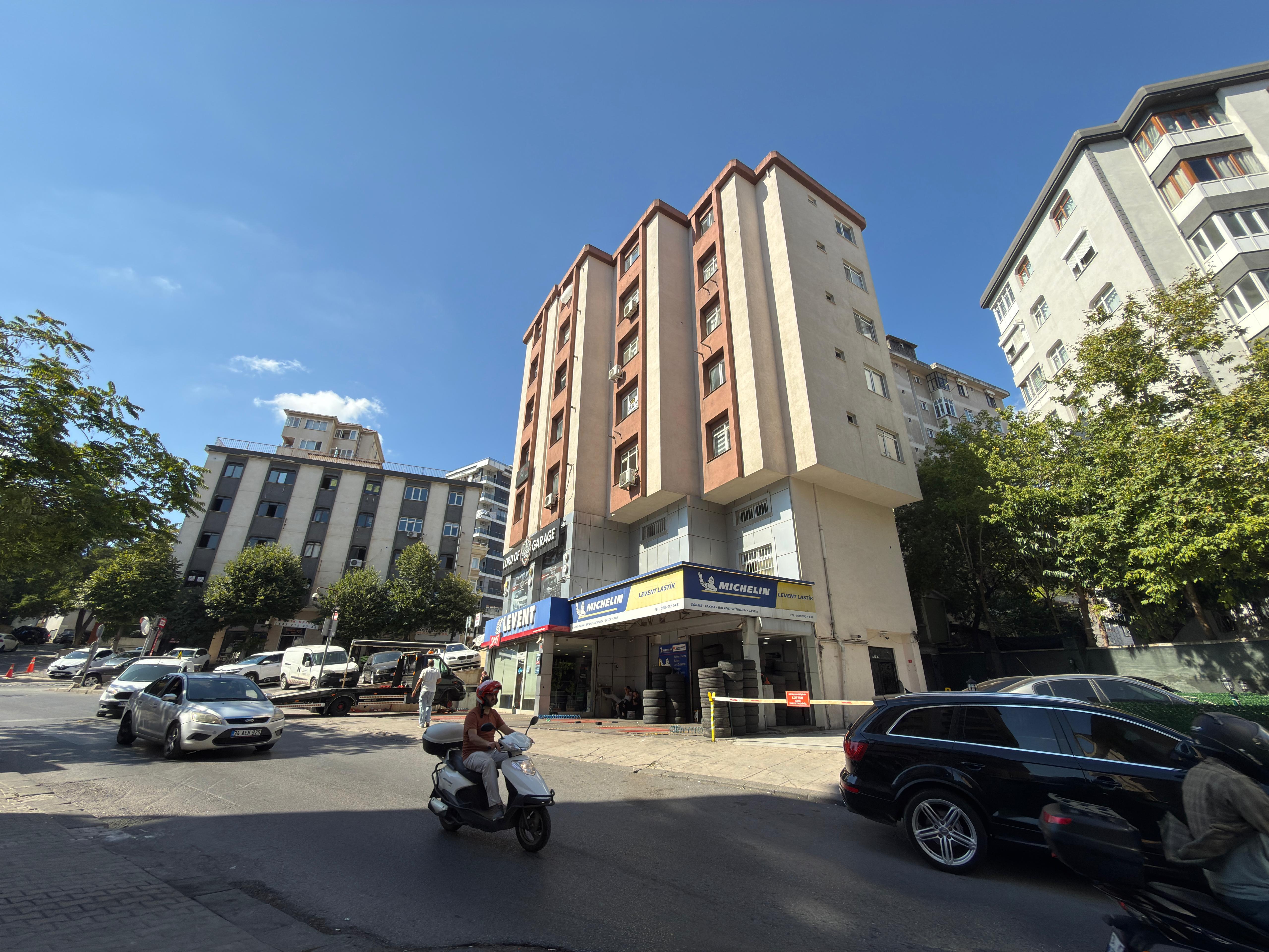 İÇERENKÖY MERKEZDE, METROYA YAKIN SATILIK 2+1 DAİRE