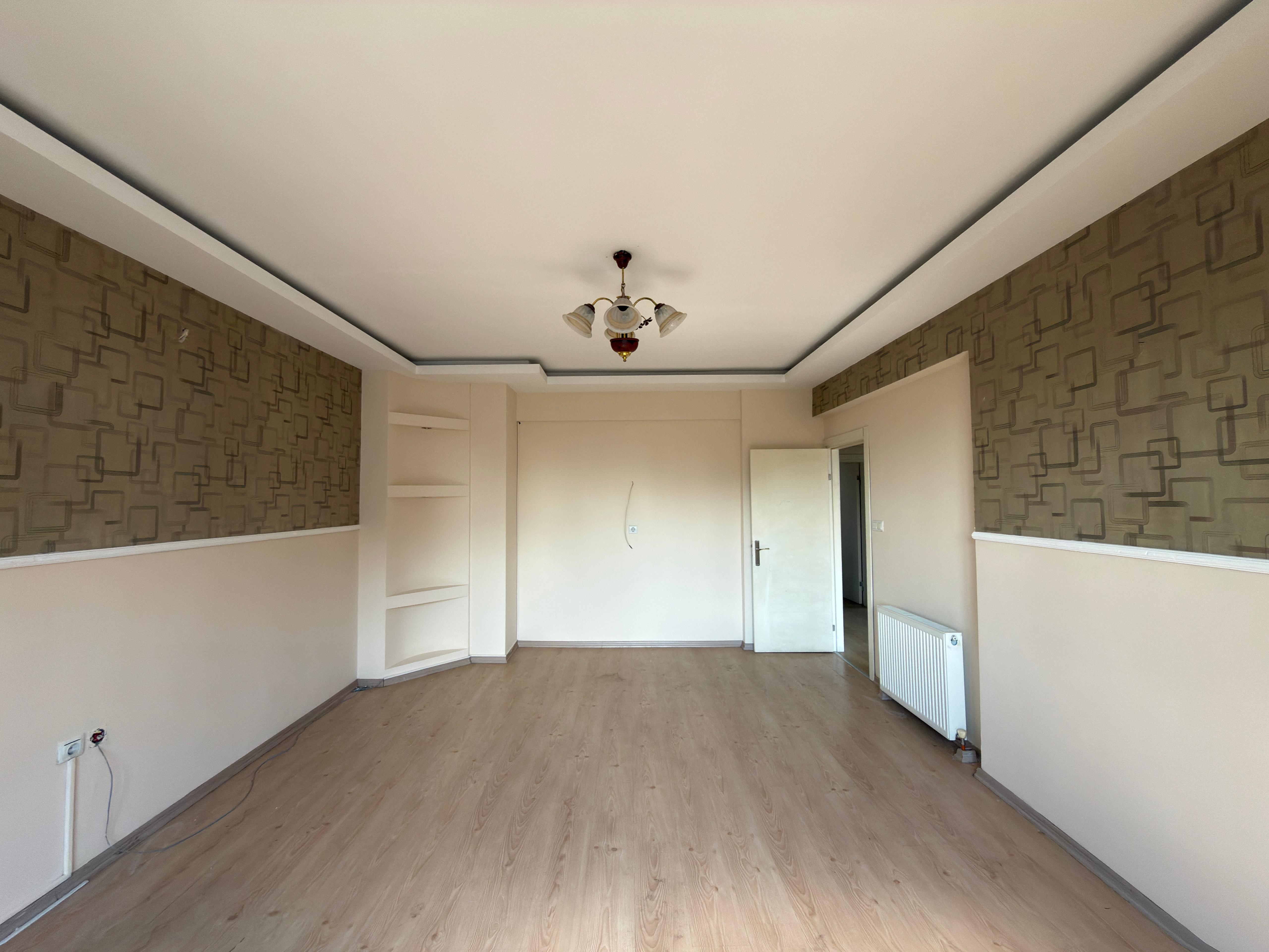 İÇERENKÖY MERKEZDE, METROYA YAKIN SATILIK 2+1 DAİRE - 3