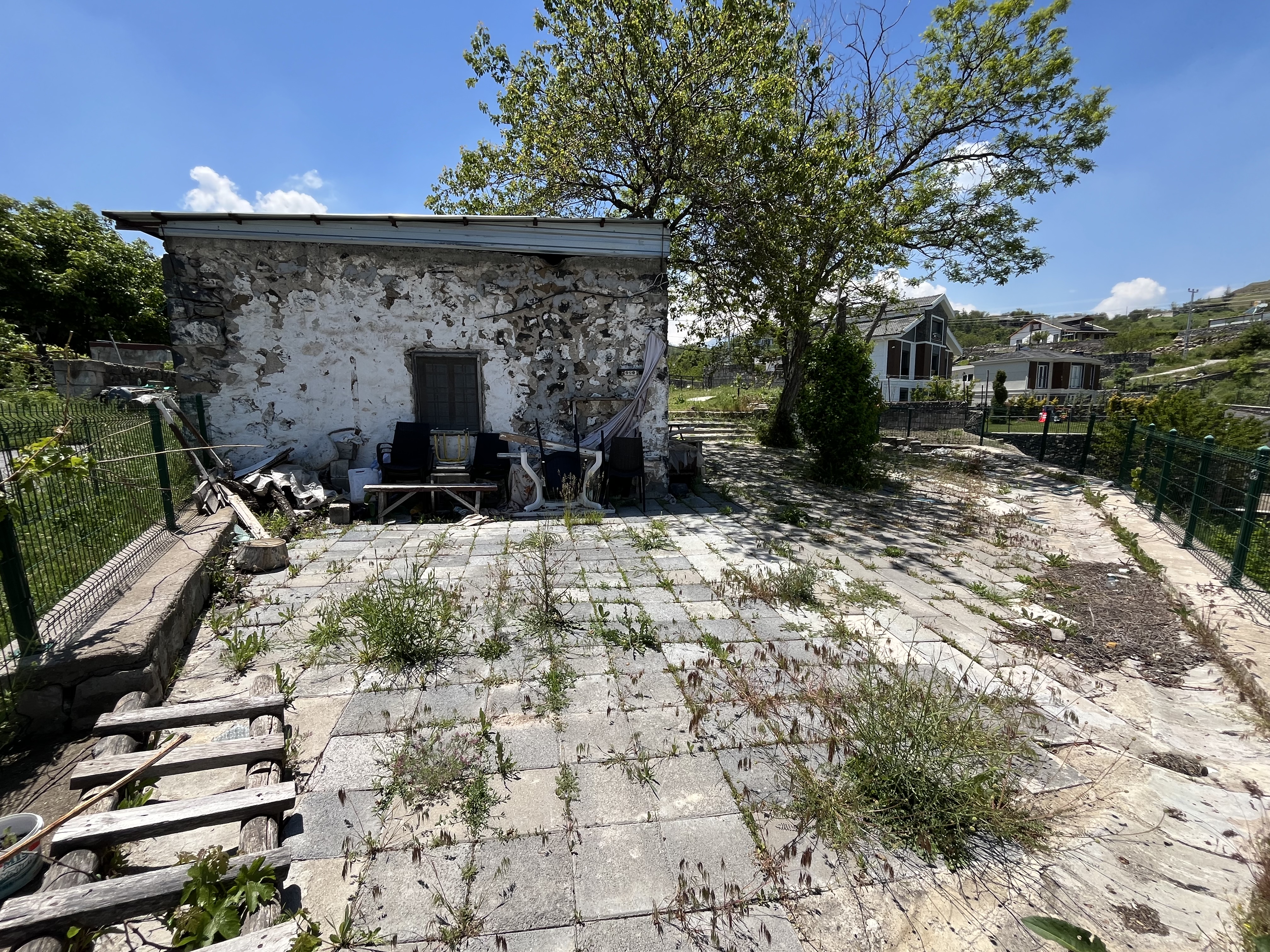 HACILAR AŞAĞI MH.DE 1750 M2 DUVARLARI ÖRÜLÜ KÖŞE VİLLA PARSELİ - 13