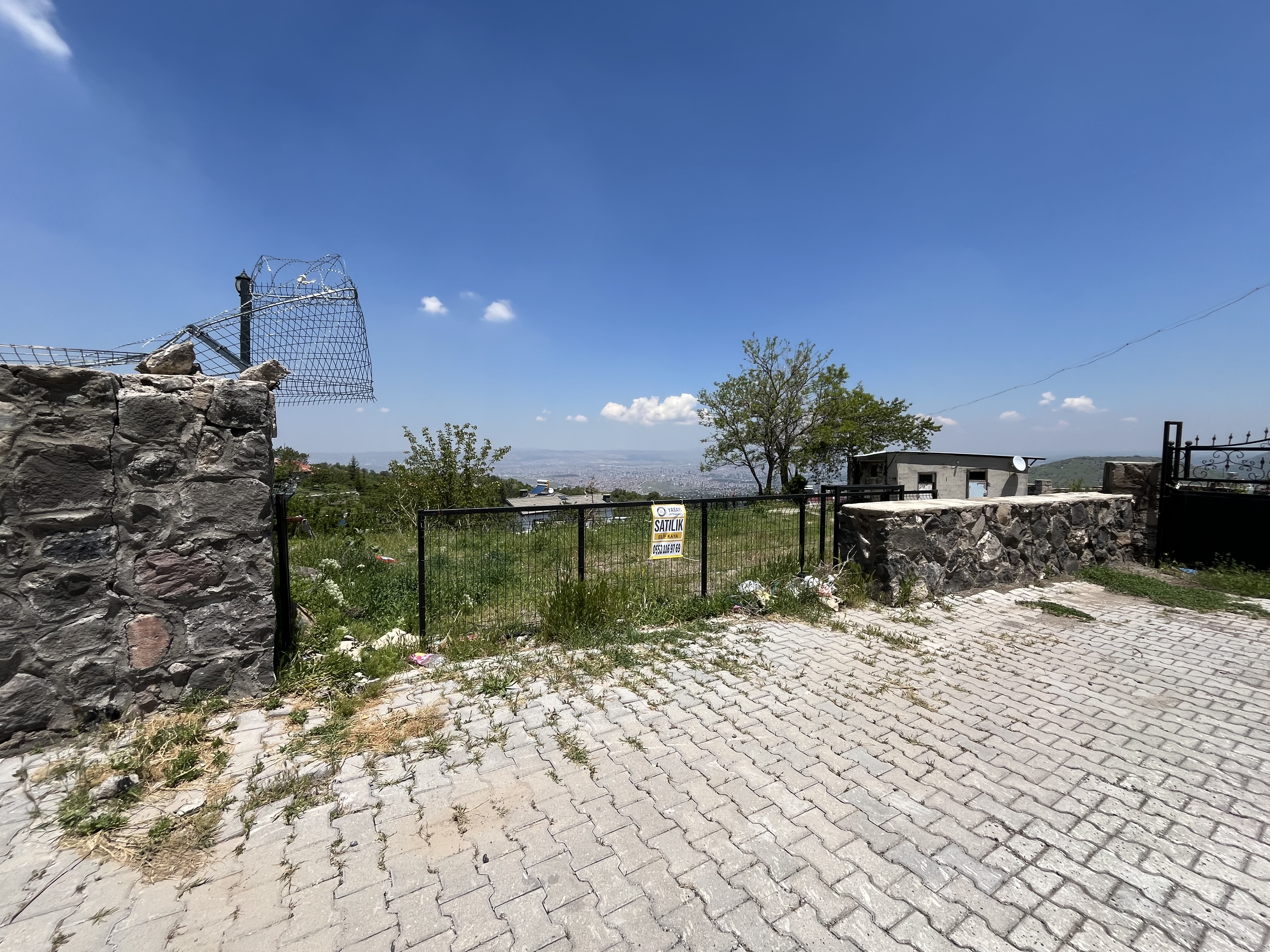 HACILAR AŞAĞI MH.DE 1750 M2 DUVARLARI ÖRÜLÜ KÖŞE VİLLA PARSELİ - 24