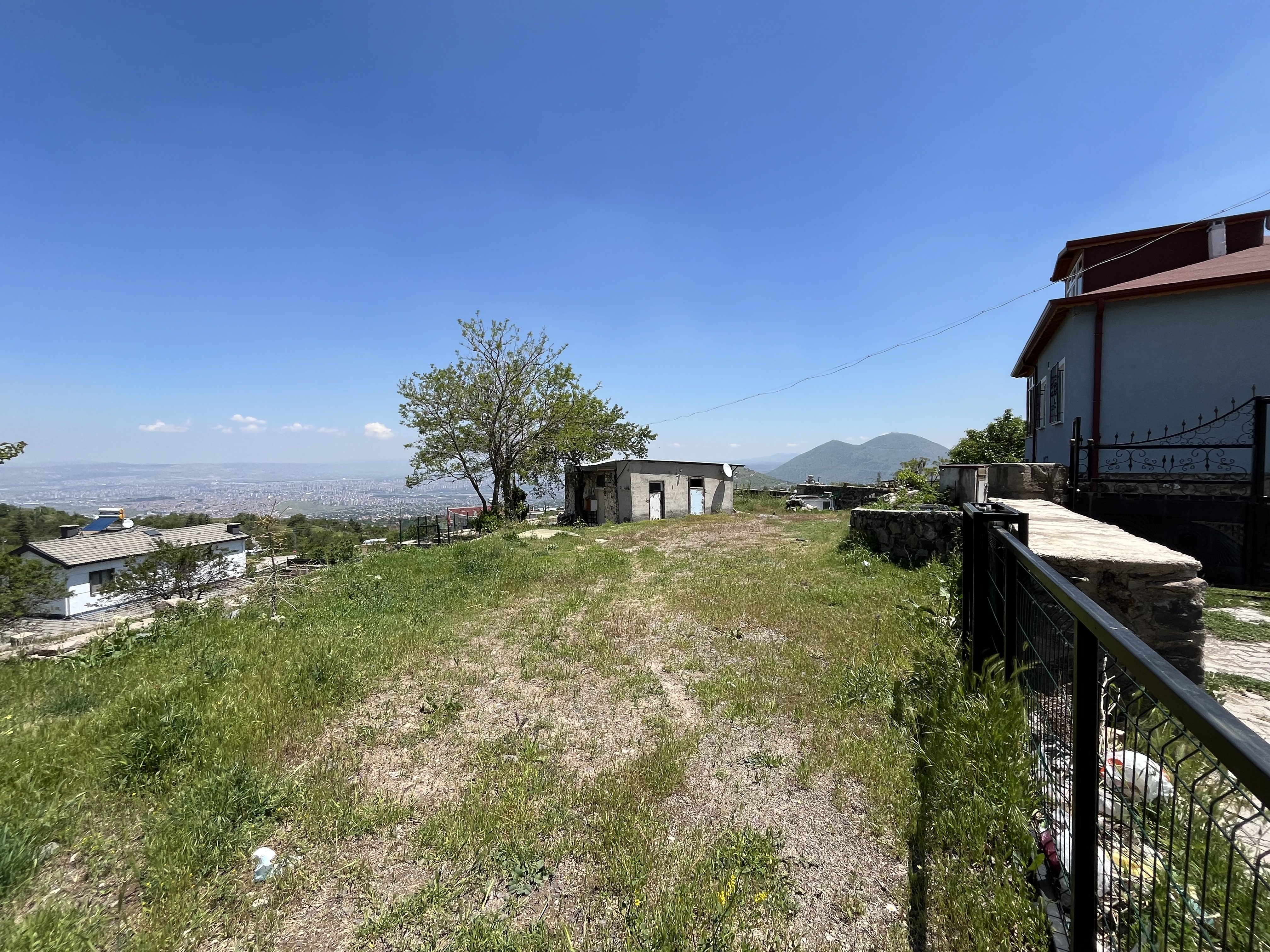 HACILAR AŞAĞI MH.DE 1750 M2 DUVARLARI ÖRÜLÜ KÖŞE VİLLA PARSELİ - 5