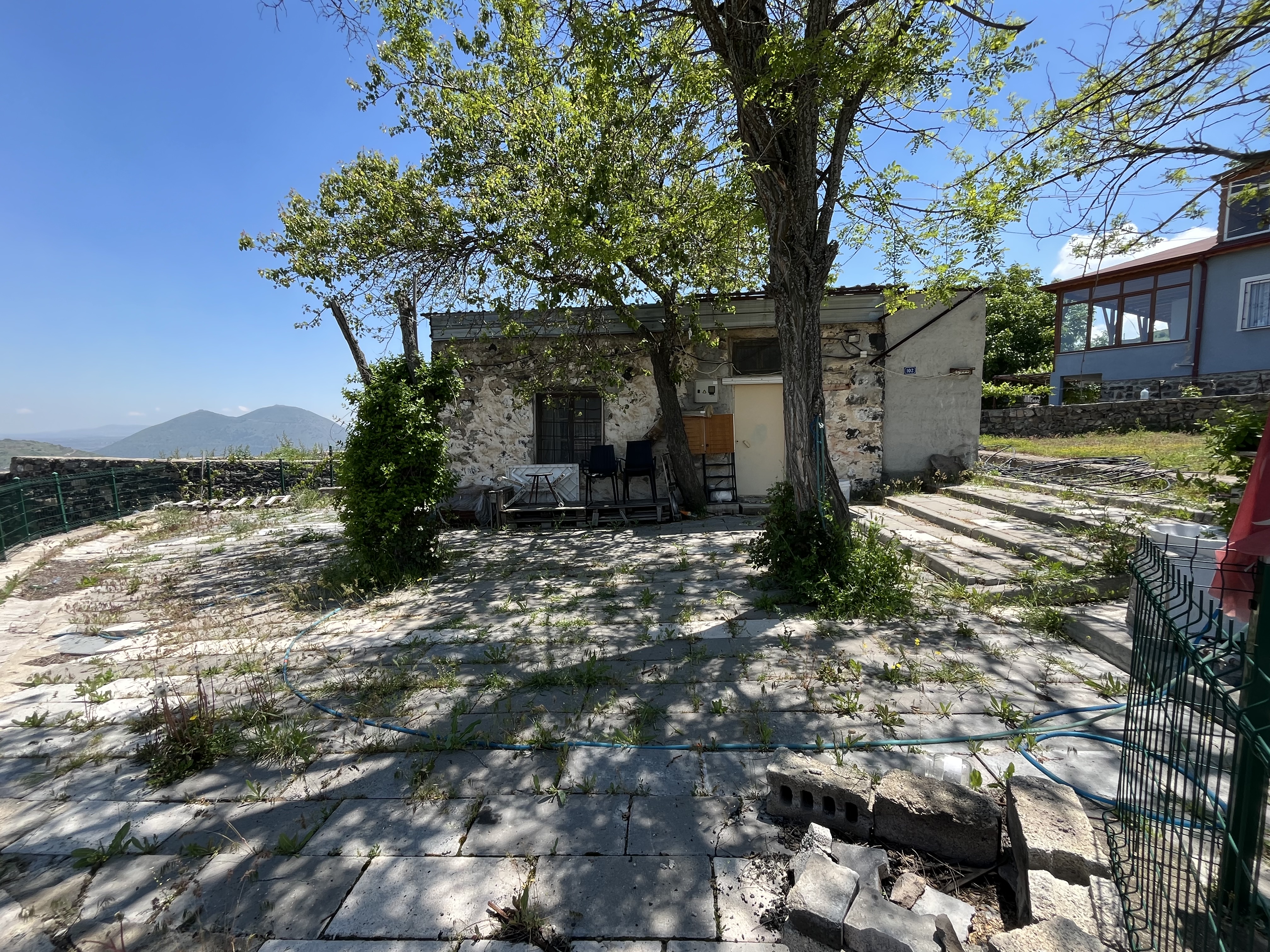 HACILAR AŞAĞI MH.DE 1750 M2 DUVARLARI ÖRÜLÜ KÖŞE VİLLA PARSELİ - 10