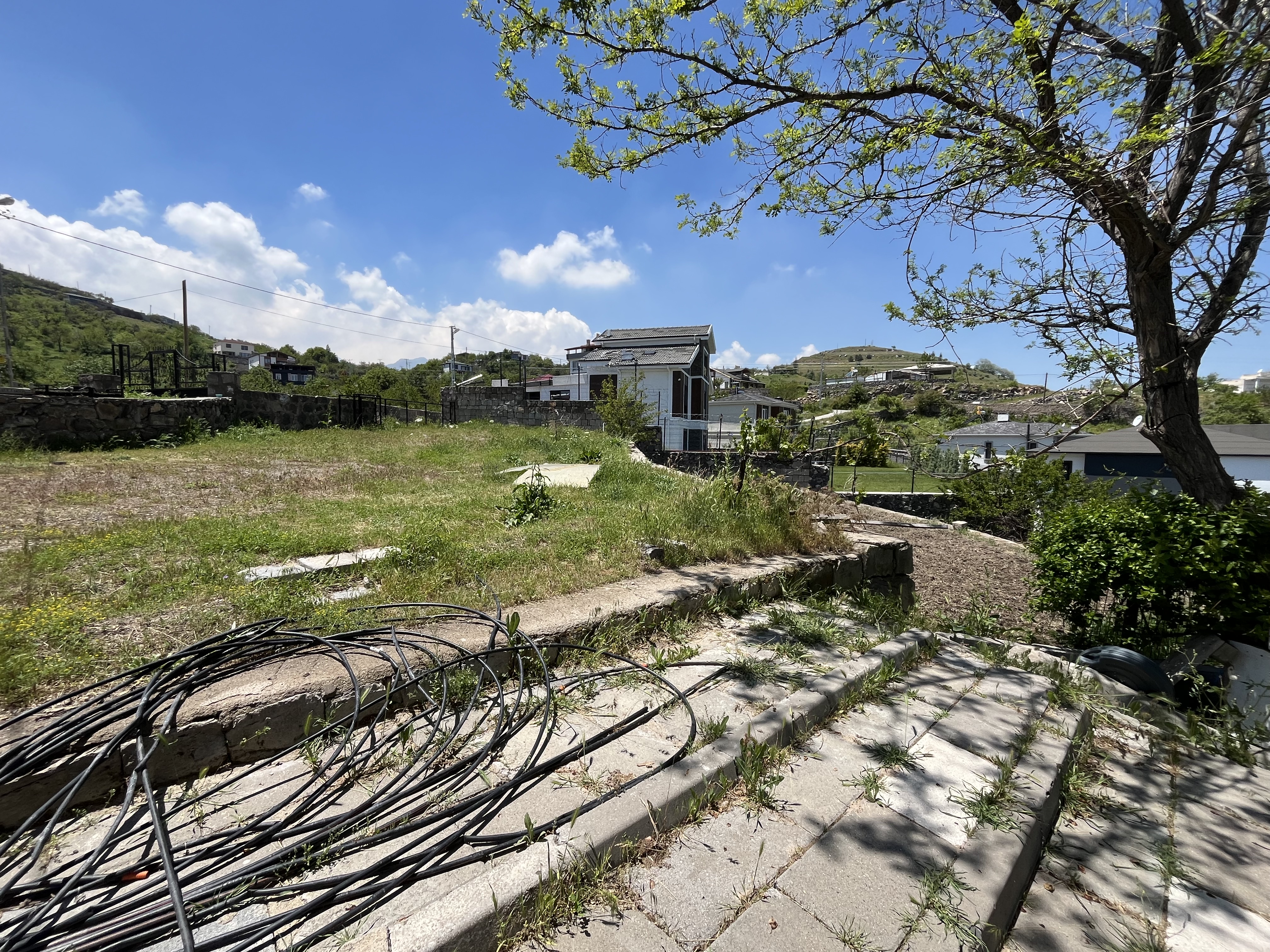 HACILAR AŞAĞI MH.DE 1750 M2 DUVARLARI ÖRÜLÜ KÖŞE VİLLA PARSELİ - 19