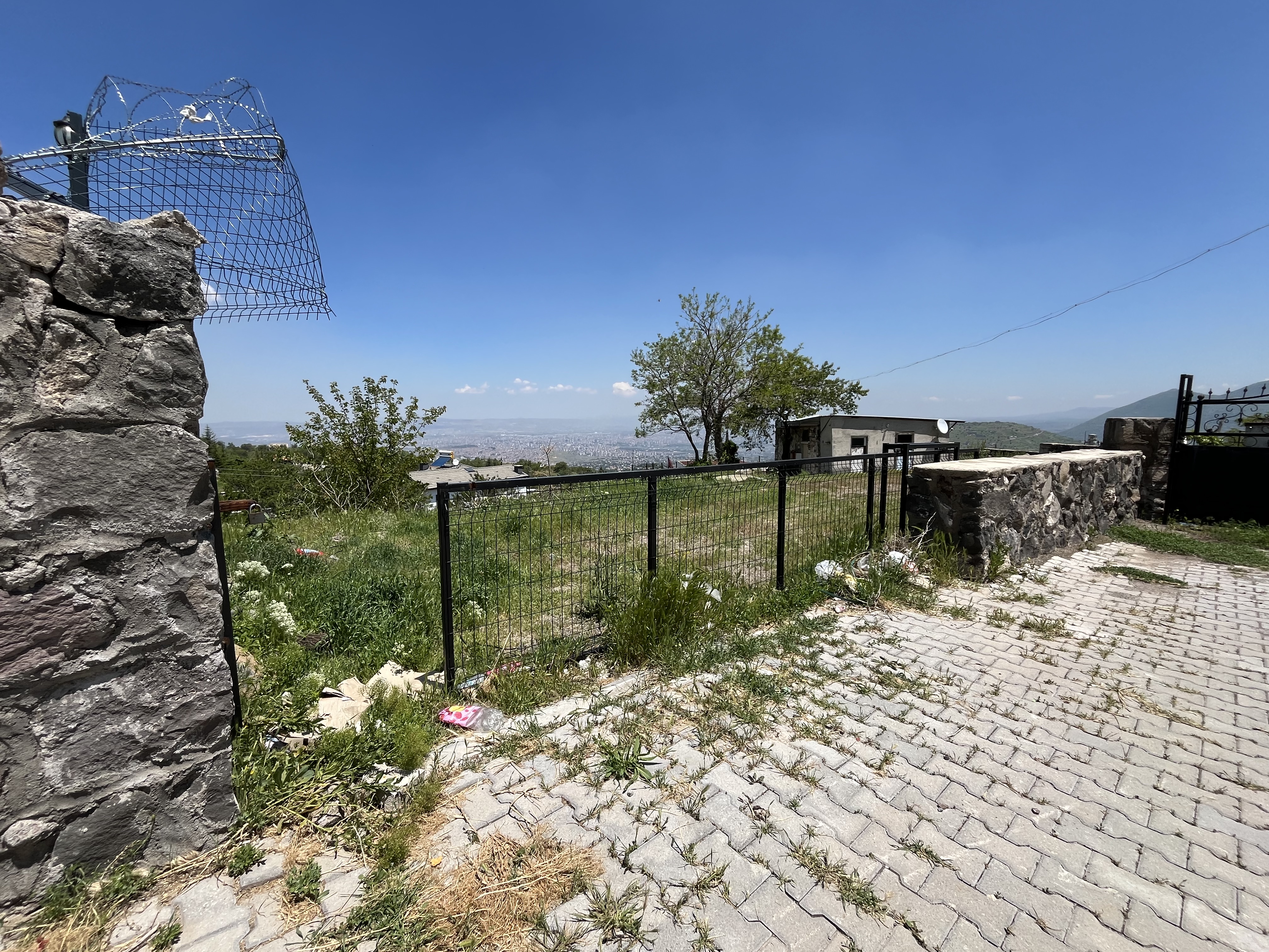 HACILAR AŞAĞI MH.DE 1750 M2 DUVARLARI ÖRÜLÜ KÖŞE VİLLA PARSELİ - 3