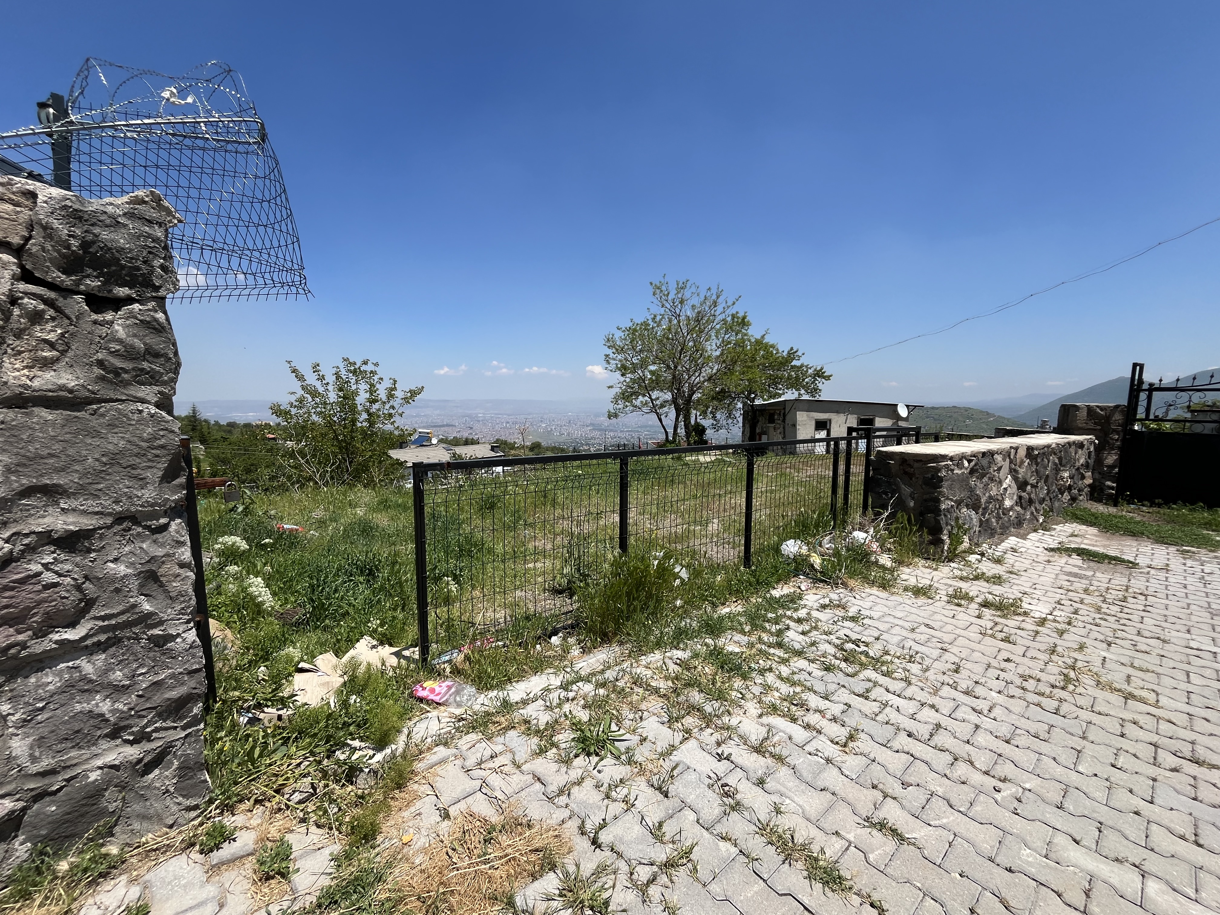 HACILAR AŞAĞI MH.DE 1750 M2 DUVARLARI ÖRÜLÜ KÖŞE VİLLA PARSELİ - 4