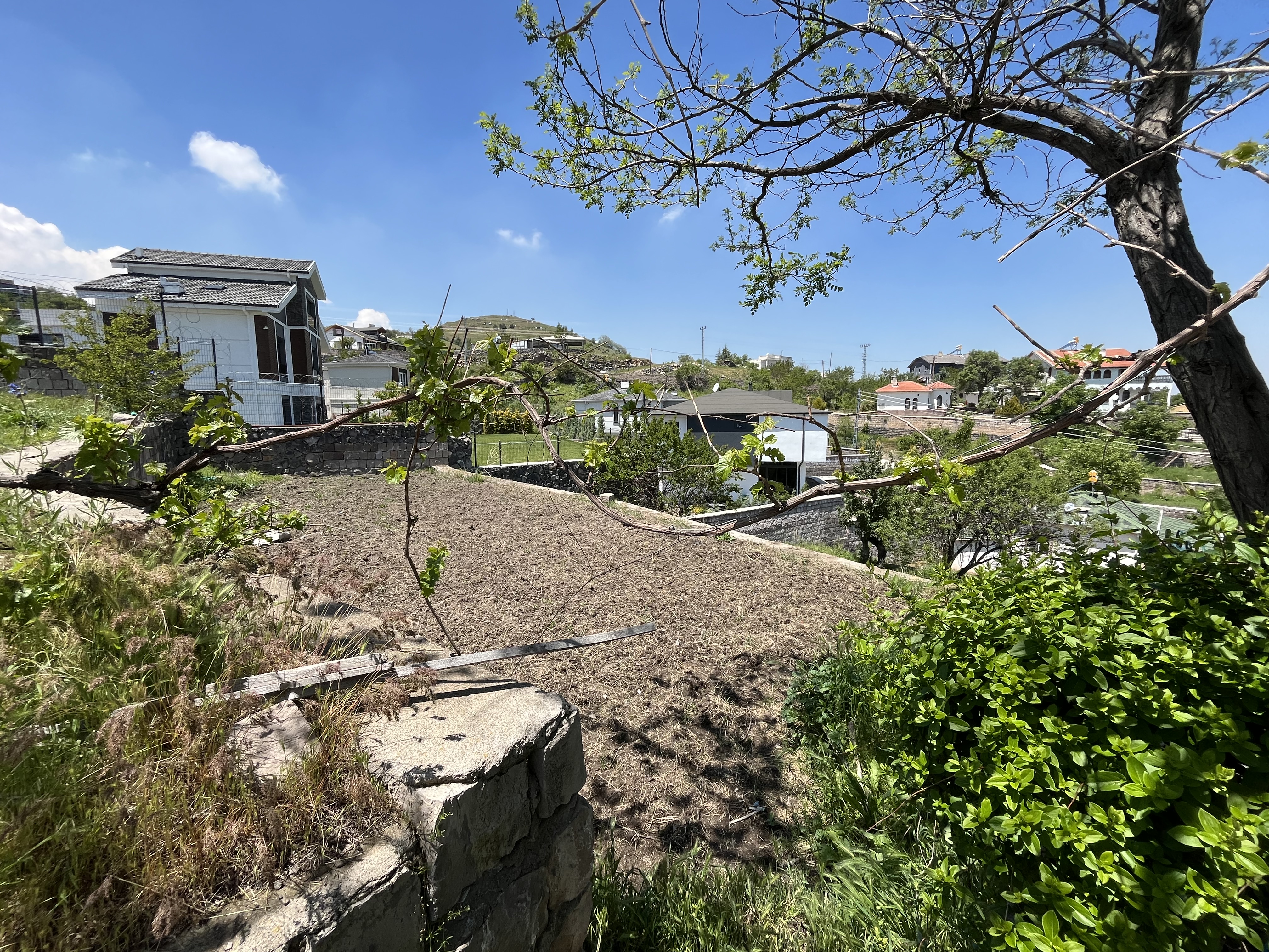 HACILAR AŞAĞI MH.DE 1750 M2 DUVARLARI ÖRÜLÜ KÖŞE VİLLA PARSELİ - 8