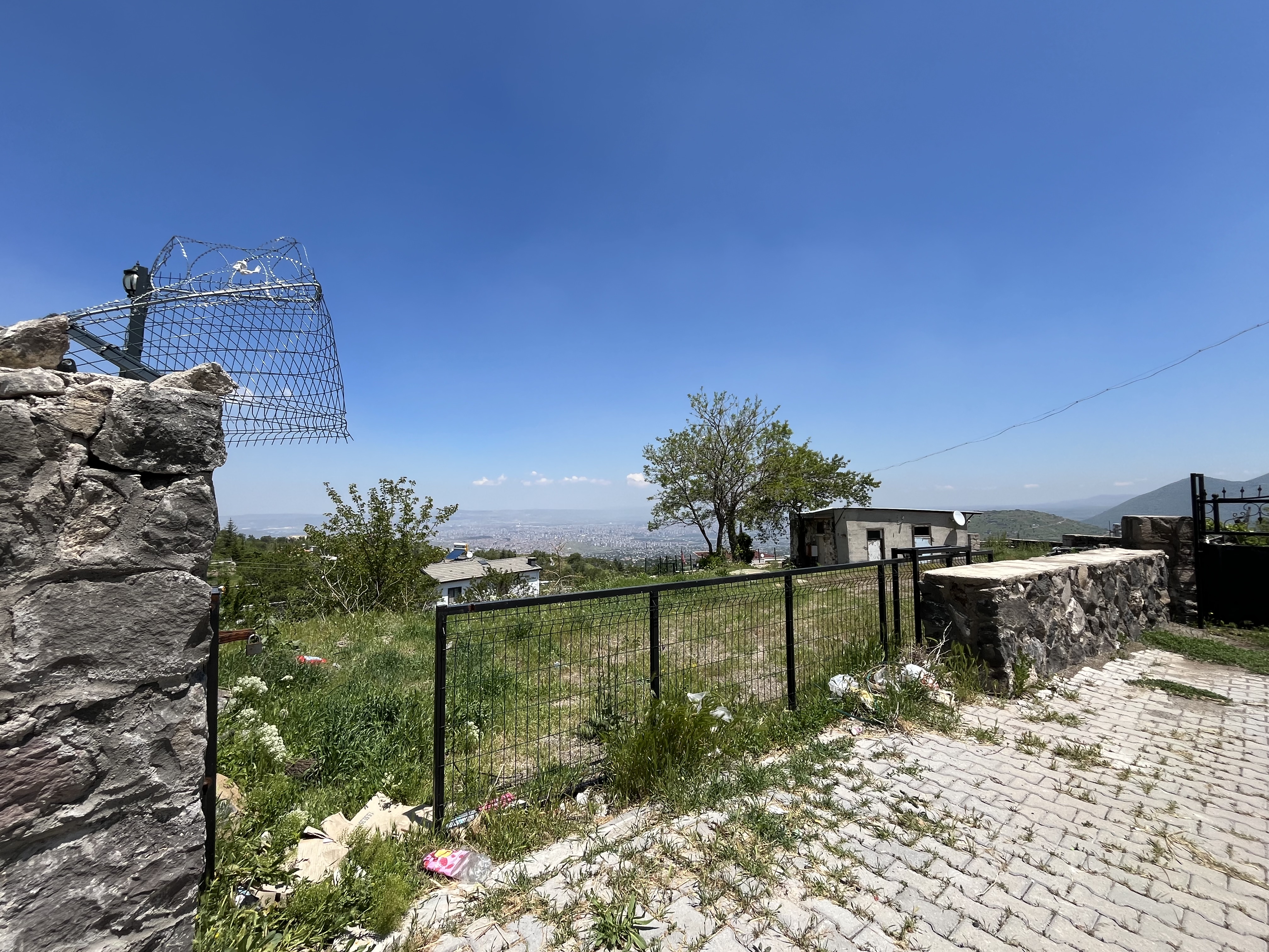 HACILAR AŞAĞI MH.DE 1750 M2 DUVARLARI ÖRÜLÜ KÖŞE VİLLA PARSELİ - 2