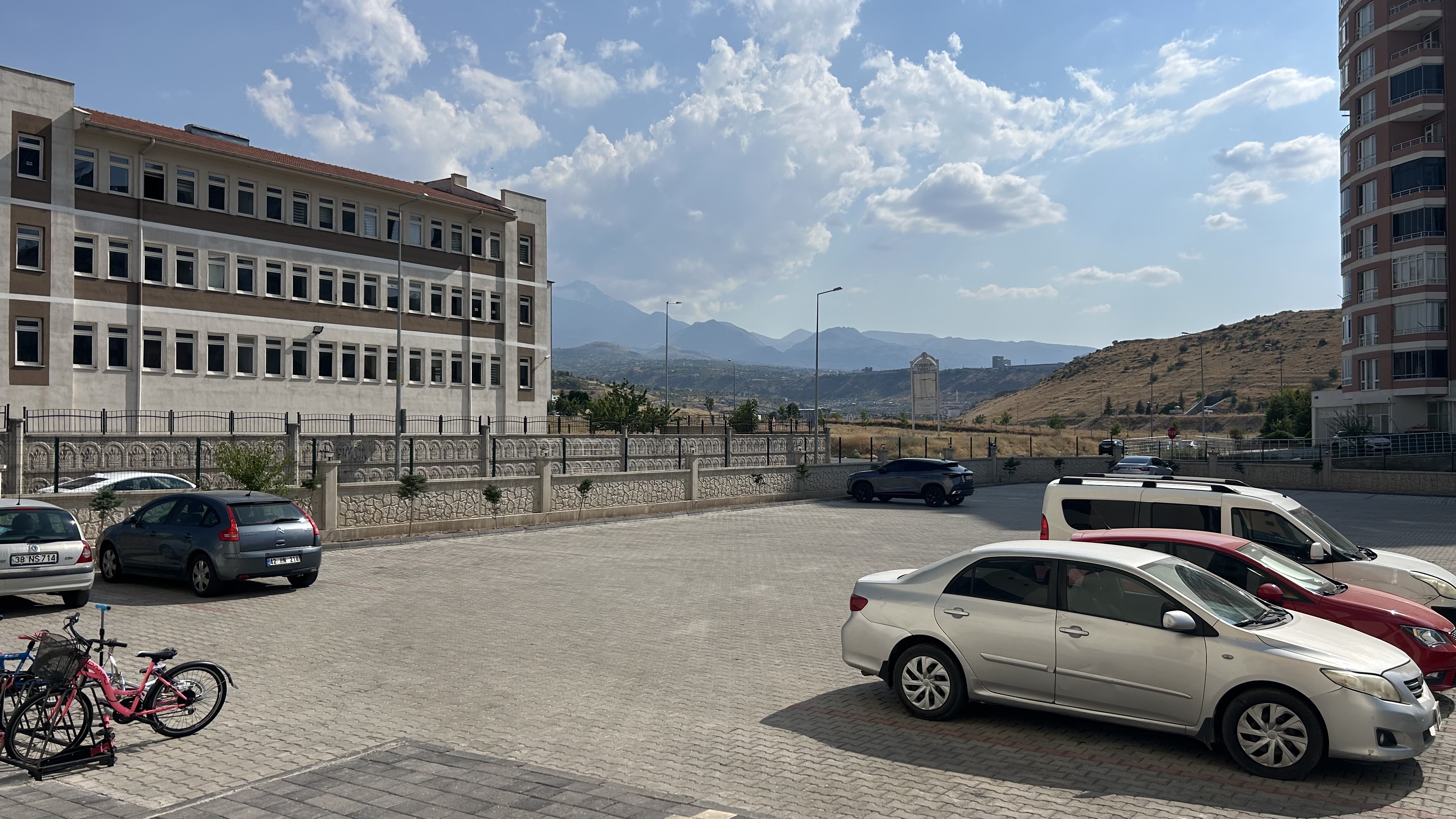ESENYURT MAH. MERKEZİNDE KİRALIK LÜKS 3+1 DAİRE ! - 4