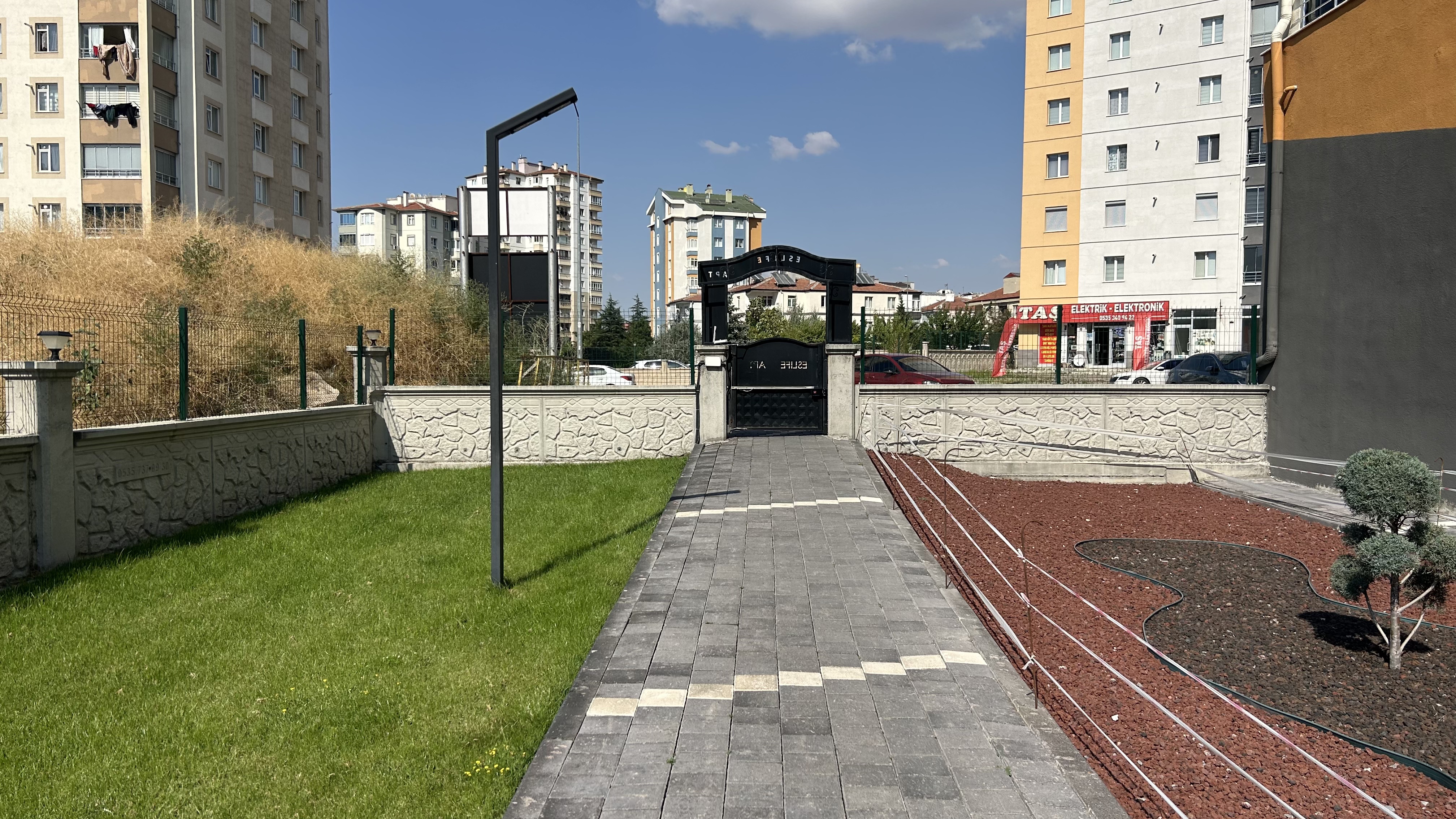ESENYURT MAH. MERKEZİNDE KİRALIK LÜKS 3+1 DAİRE !