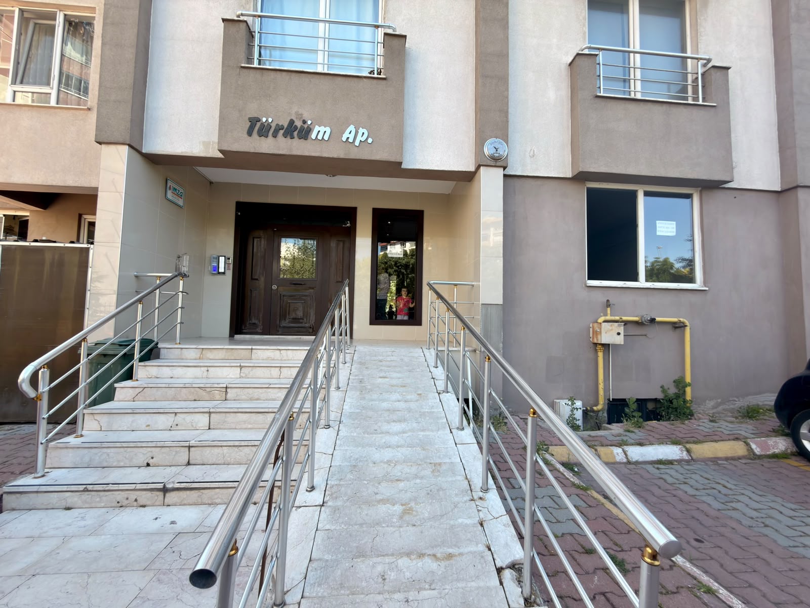 YAŞAR GYO |AYDINLIKEVLER MAHALLESİ'NDE MERKEZİ KONUMDA YAPILI SATILIK 3+1 DAİRE - 2