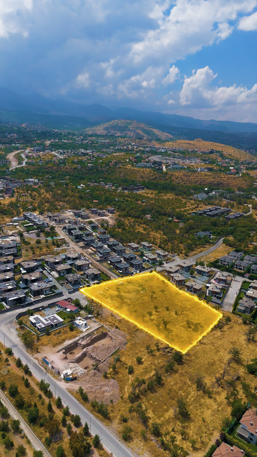 Yaşar Gayrimenkulden Erenköyde Satılık 2.042 m2  Arsa
