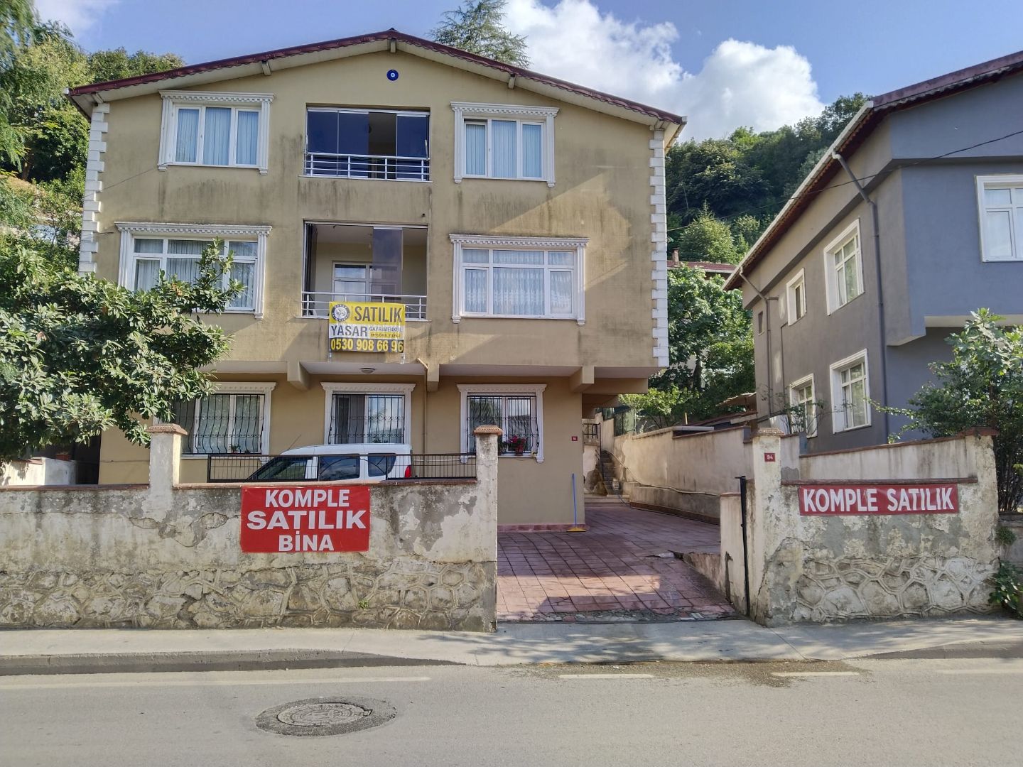 YAŞAR GYO| BEYKOZ ORTAÇEŞME MEYDANDA KOMPLE SATILIK BİNA