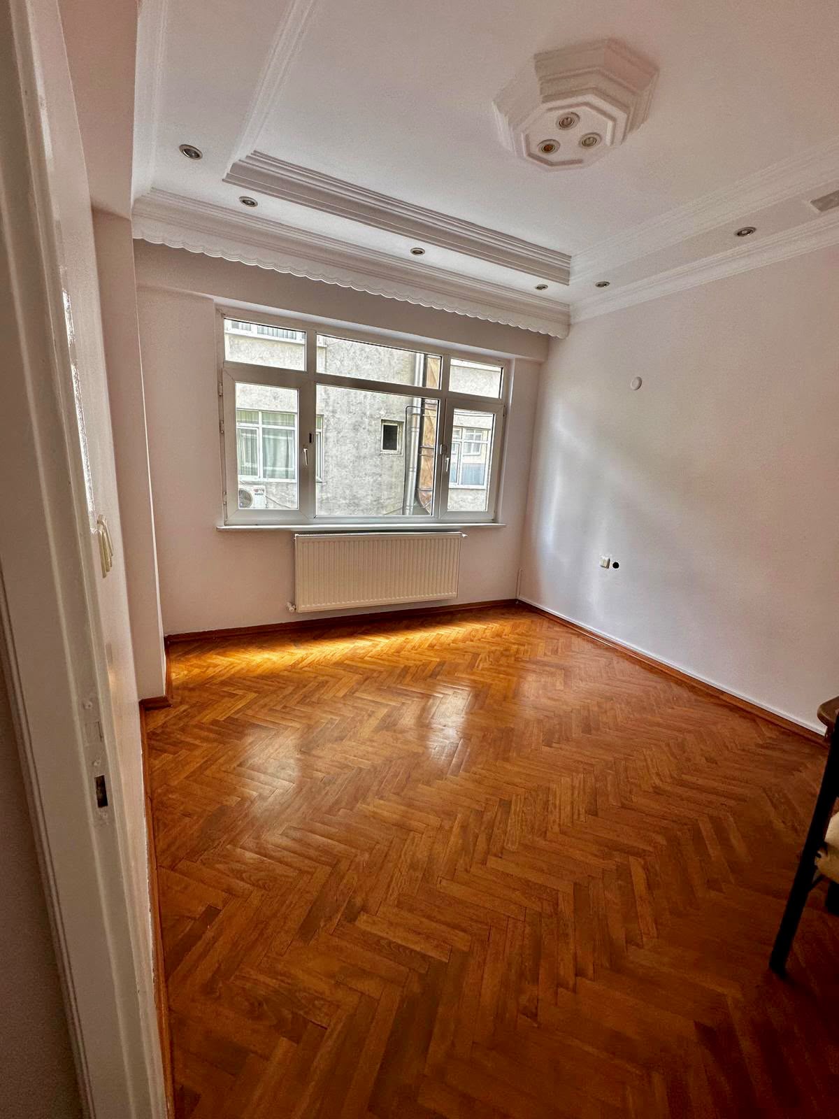 ŞİŞLİ'NİN MERKEZİ NOKTASINDA FERAH 2+1 KİRALIK DAİRE - 6