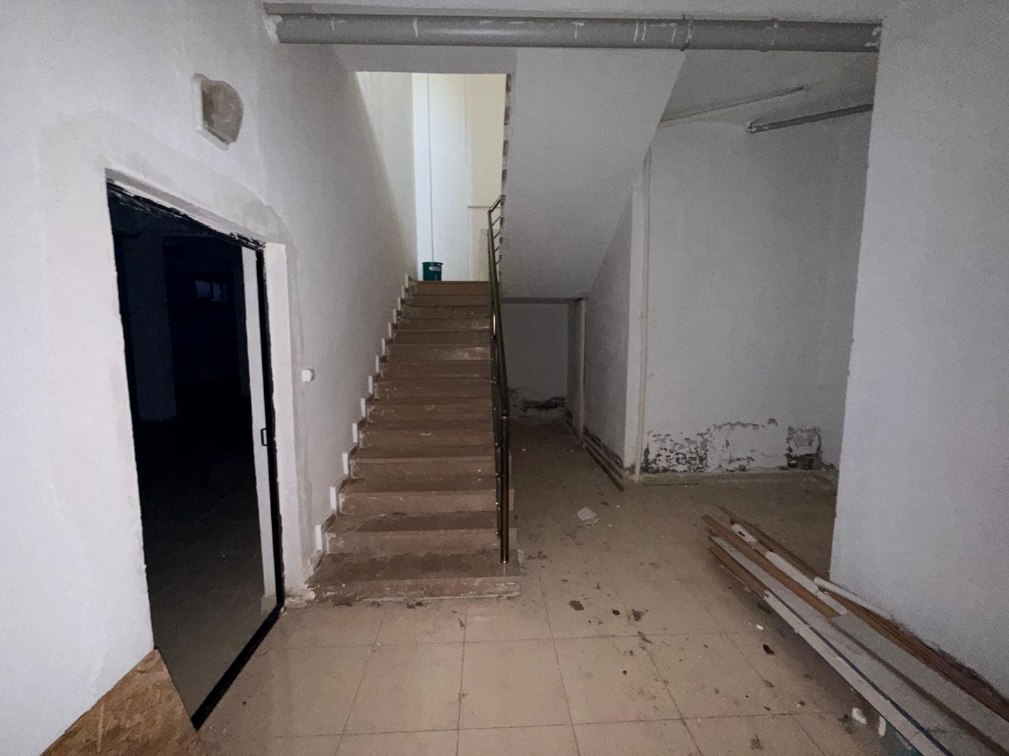 İŞLEK CADDE ÜZERİ SATILIK DÜKKAN - 9