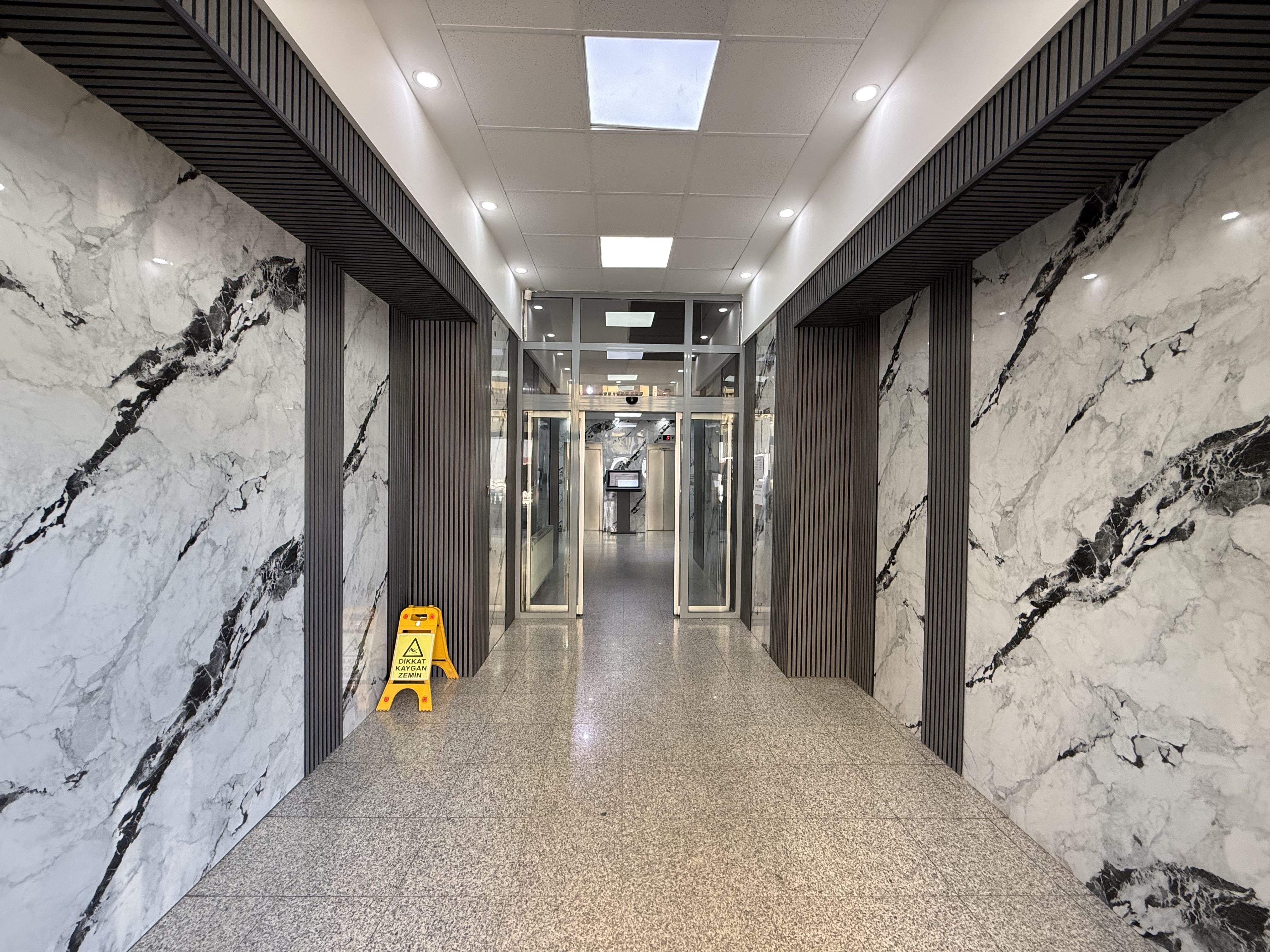 HUKUK PLAZA'DA KİRALIK OFİS - 16