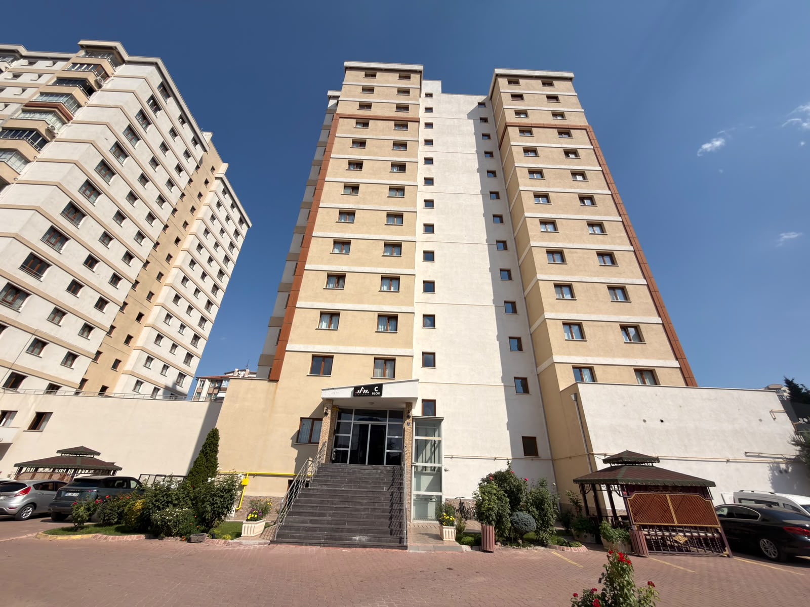 YAŞAR GYO |BAHÇELİEVLER MAHALLESİ'NDE MERKEZİ KONUMDA KİRALIK 3+1 DAİRE - 2