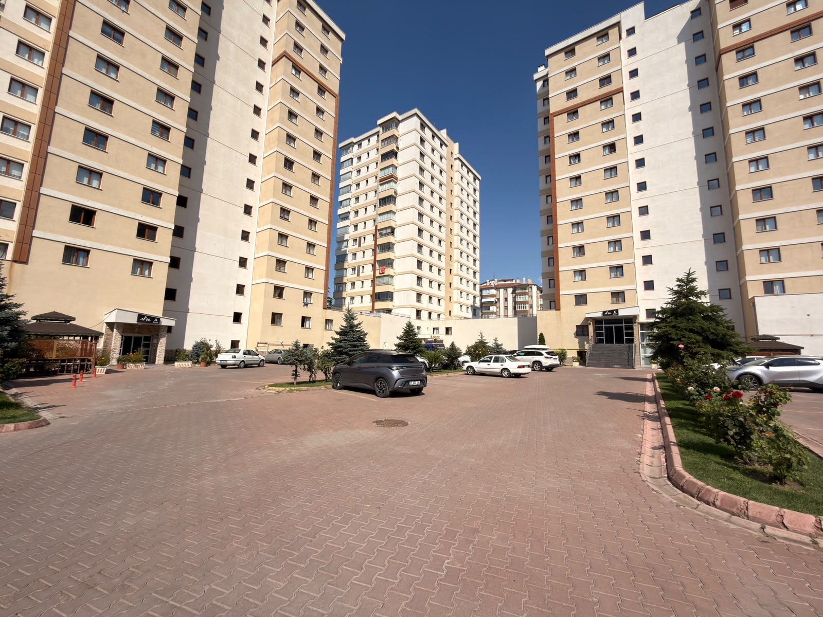 YAŞAR GYO |BAHÇELİEVLER MAHALLESİ'NDE MERKEZİ KONUMDA KİRALIK 3+1 DAİRE - 27