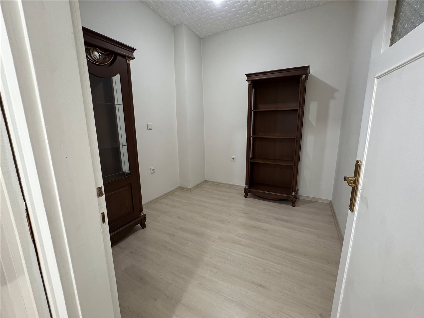 KILIÇASLAN MAHALLESİ’NDE ÖNÜ AÇIK, GÜN BOYU GÜNEŞ ALAN 3+1 DAİRE - 6