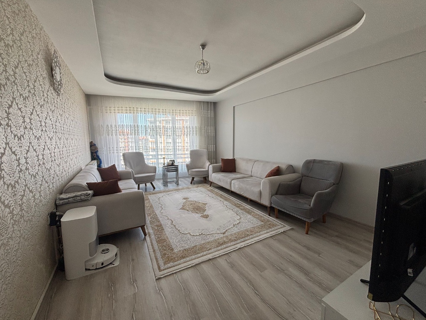 KÜÇÜKALİ MAHALLESİ'NDE SATILIK 2,5+1 KÖŞE DAİRE