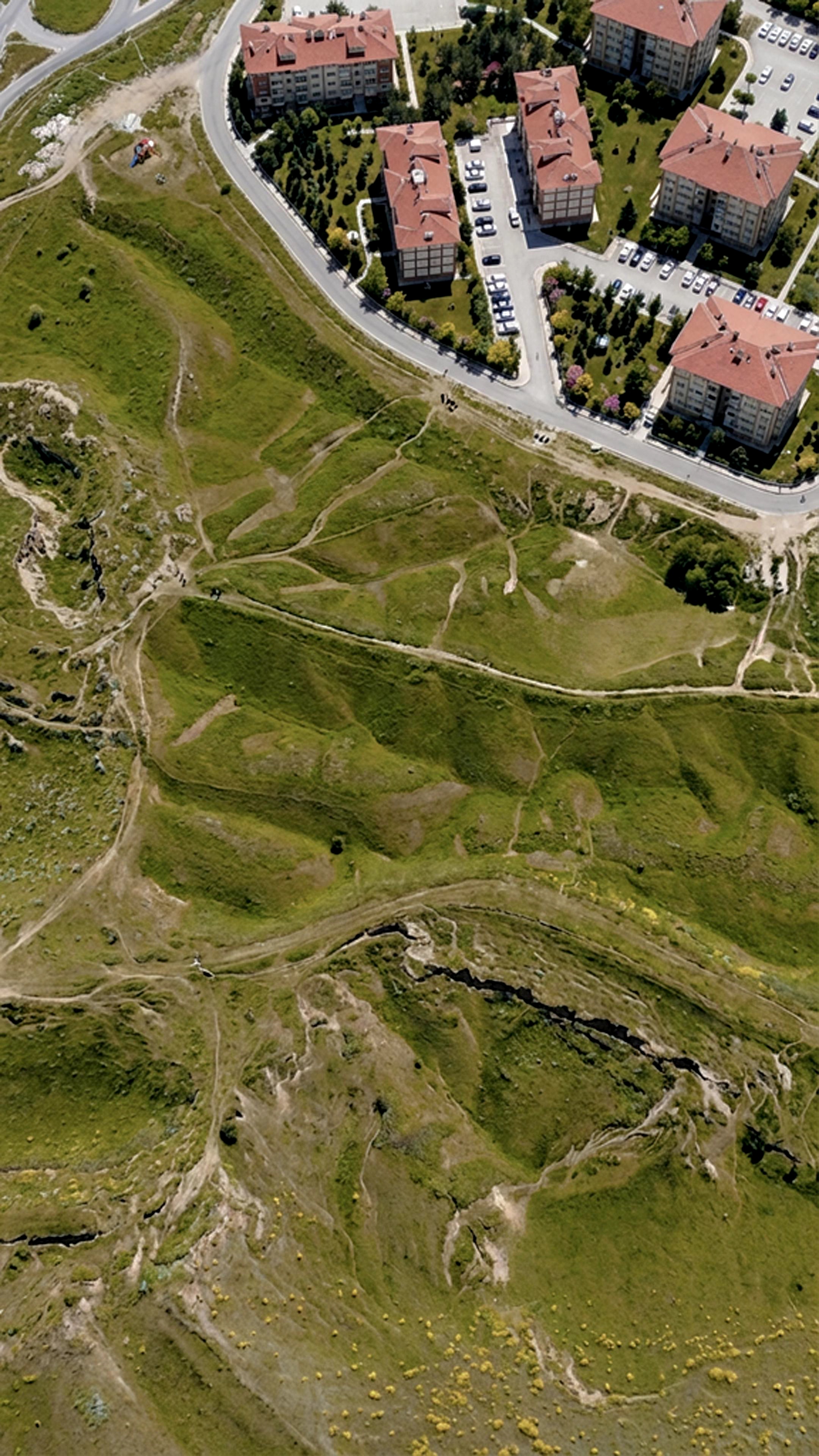 PINARBAŞI HÜRRİYET MAH. SATILIK KÖŞE KONUT PARSELİ ! - 2