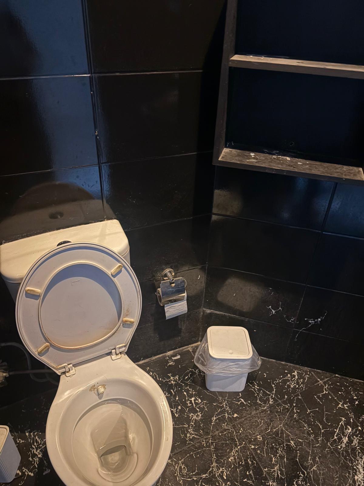 Görünürlüğü ve Prestiji Lokasyonda Yüksek Devren Kiralık Dükkan - 4