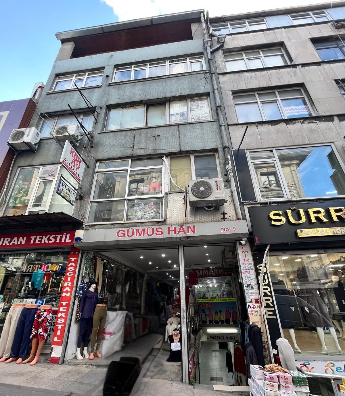 EMİNÖNÜ'NÜN KALBİNDE GÜMÜŞ HAN'DA SATILIK DÜKKAN FIRSATI