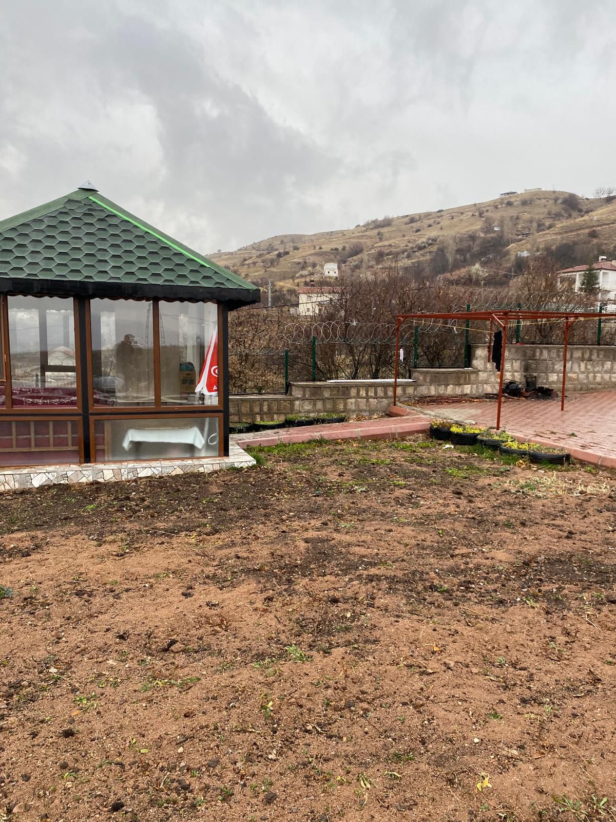 YAŞAR GYO|EMMİLER’DE 1444 m² ARSA İÇİNDE 2+1 İÇİ YAPILI SATILIK BAĞEVİ ! - 10
