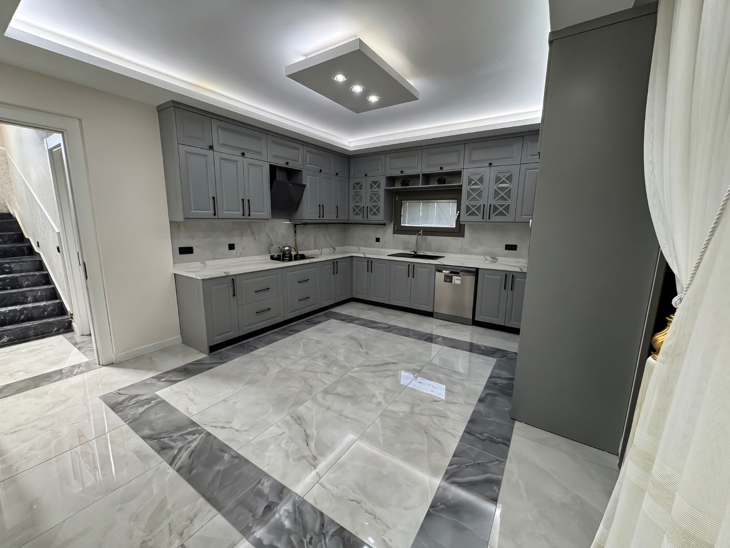 KIRANARDI'NDA LÜKS 5+1 | 403 m² ARSA ÜZERİNDE | YERDEN ISITMALI, KIŞ BAHÇELİ MÜSTAKİL VİLLA - 11
