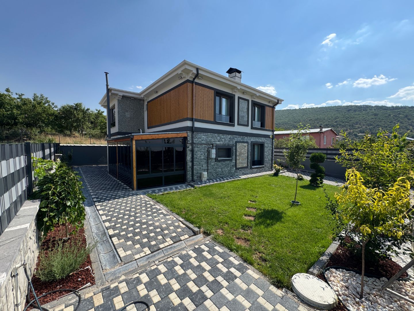KIRANARDI'NDA LÜKS 5+1 | 403 m² ARSA ÜZERİNDE | YERDEN ISITMALI, KIŞ BAHÇELİ MÜSTAKİL VİLLA - 28