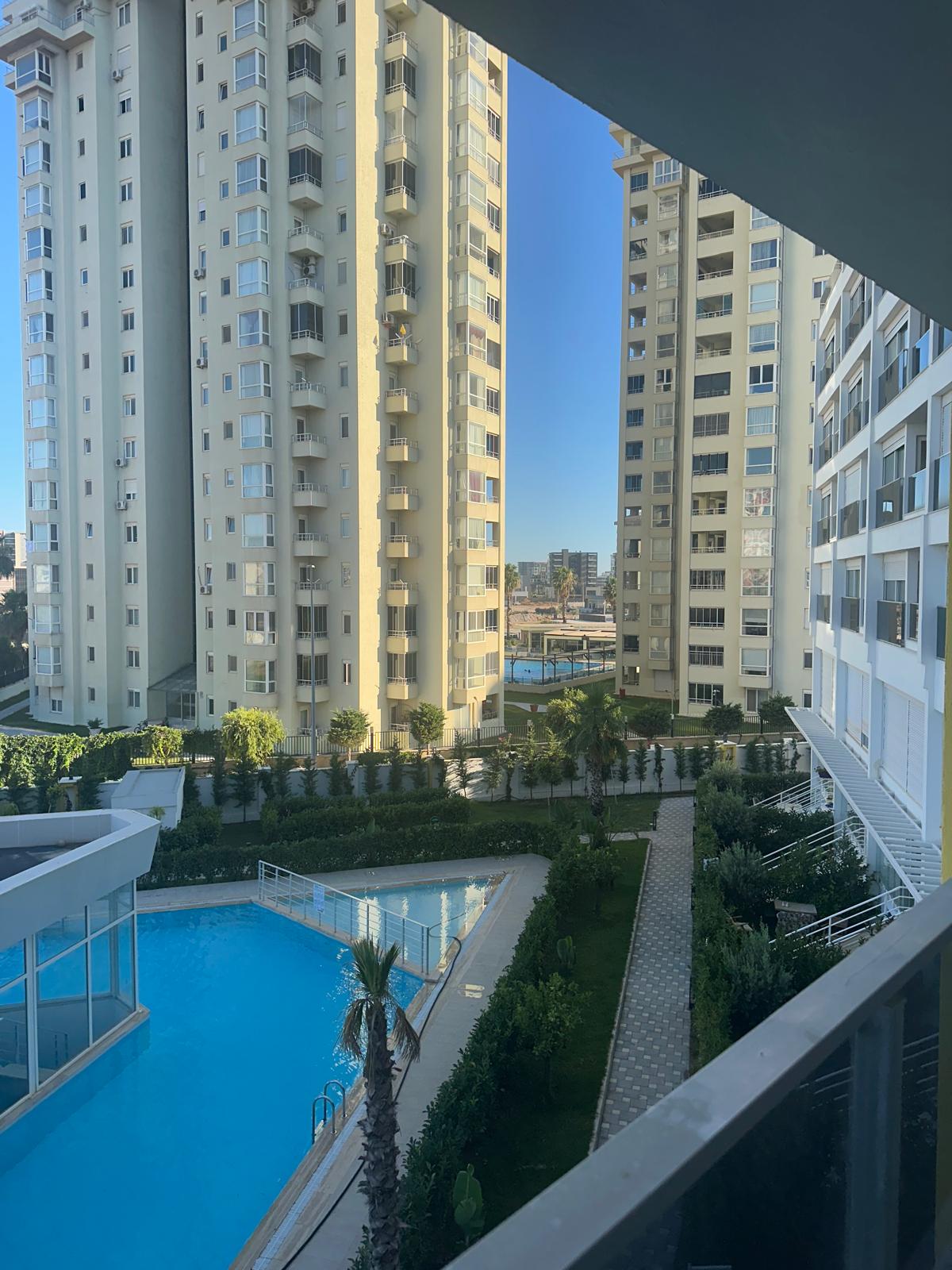 Altıntaş'ta Lux ve konforun adresi sitede geniş teraslı 1+1 kiralık daire