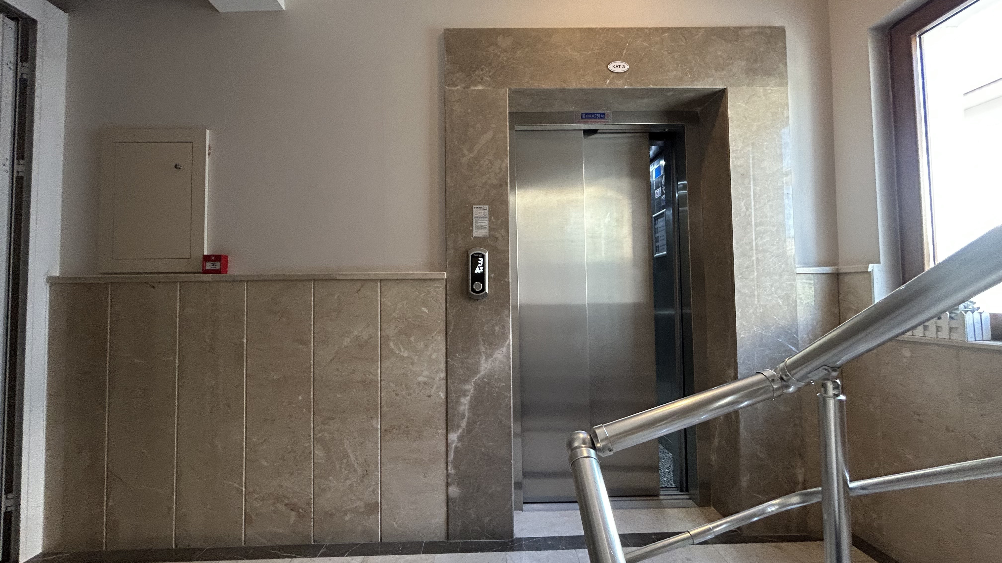 NEVŞEHİR MERKEZ MAH. SATILIK CADDE CEPHELİ 3+1 LÜKS DAİRE ! - 23