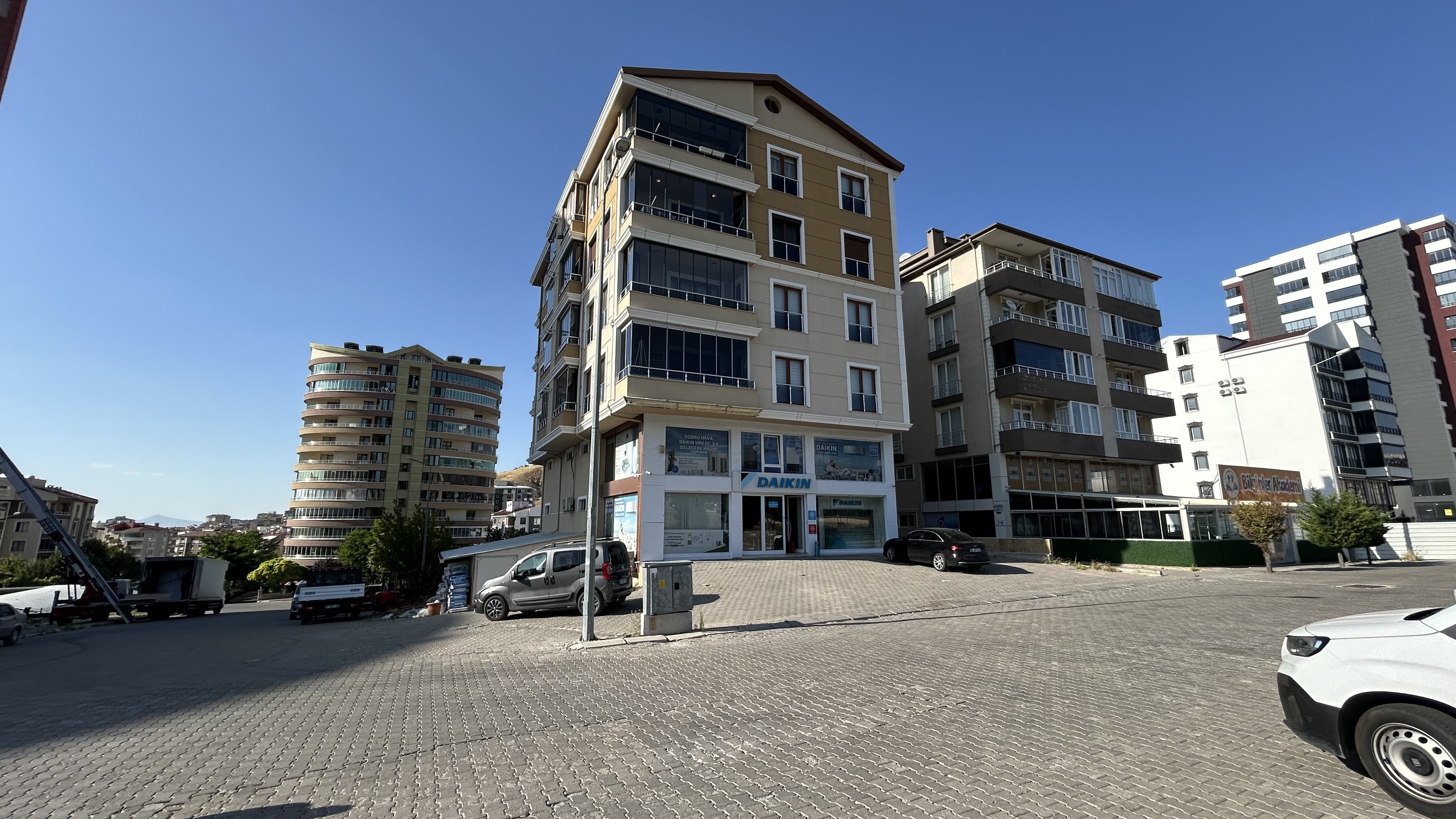 NEVŞEHİR MERKEZ MAH. SATILIK CADDE CEPHELİ 3+1 LÜKS DAİRE ! - 30