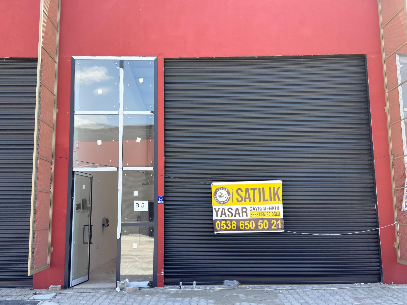 YAŞAR GYO| DEMİRCİLER SİTESİNDE 100 m² SATILIK DÜKKAN - 3