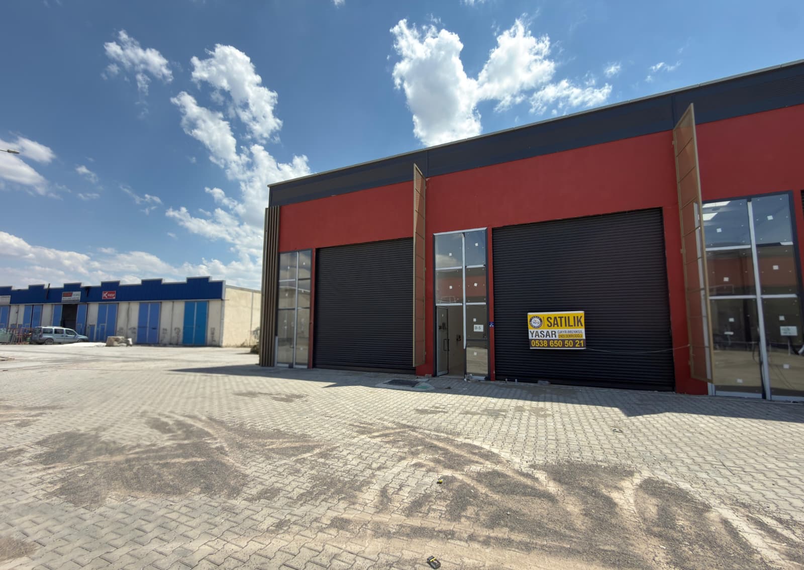 YAŞAR GYO| DEMİRCİLER SİTESİNDE 100 m² SATILIK DÜKKAN