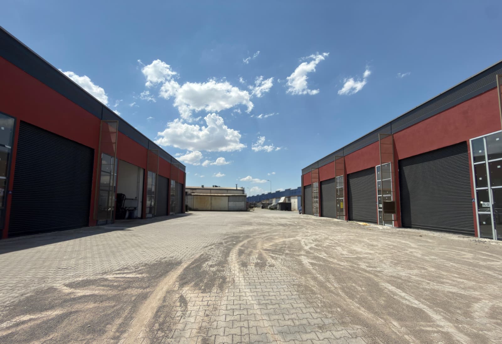 YAŞAR GYO| DEMİRCİLER SİTESİNDE 100 m² SATILIK DÜKKAN - 4