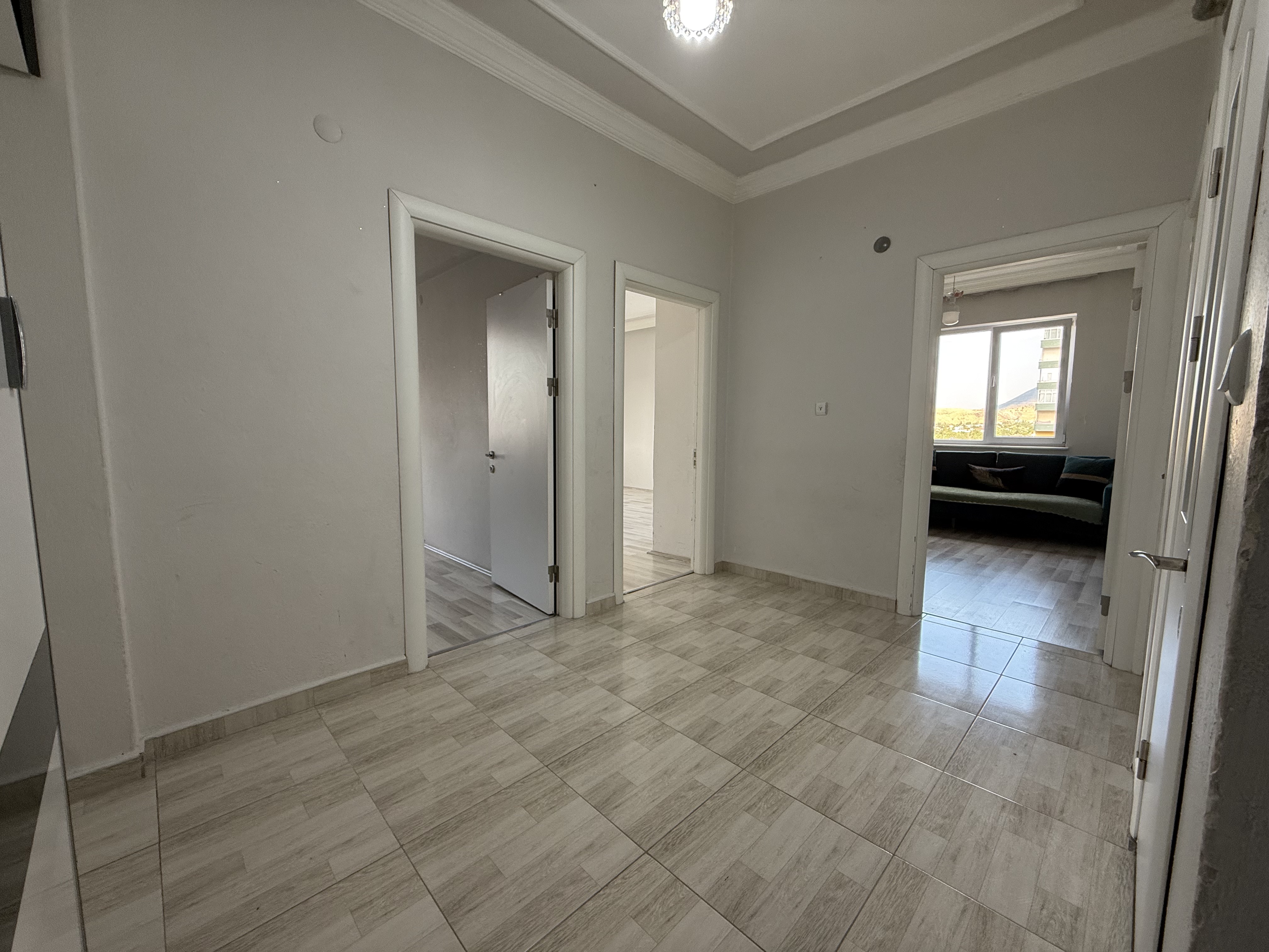 ALTINOLUK'TA 3+1 İÇİ YAPILI SATILIK DAİRE
