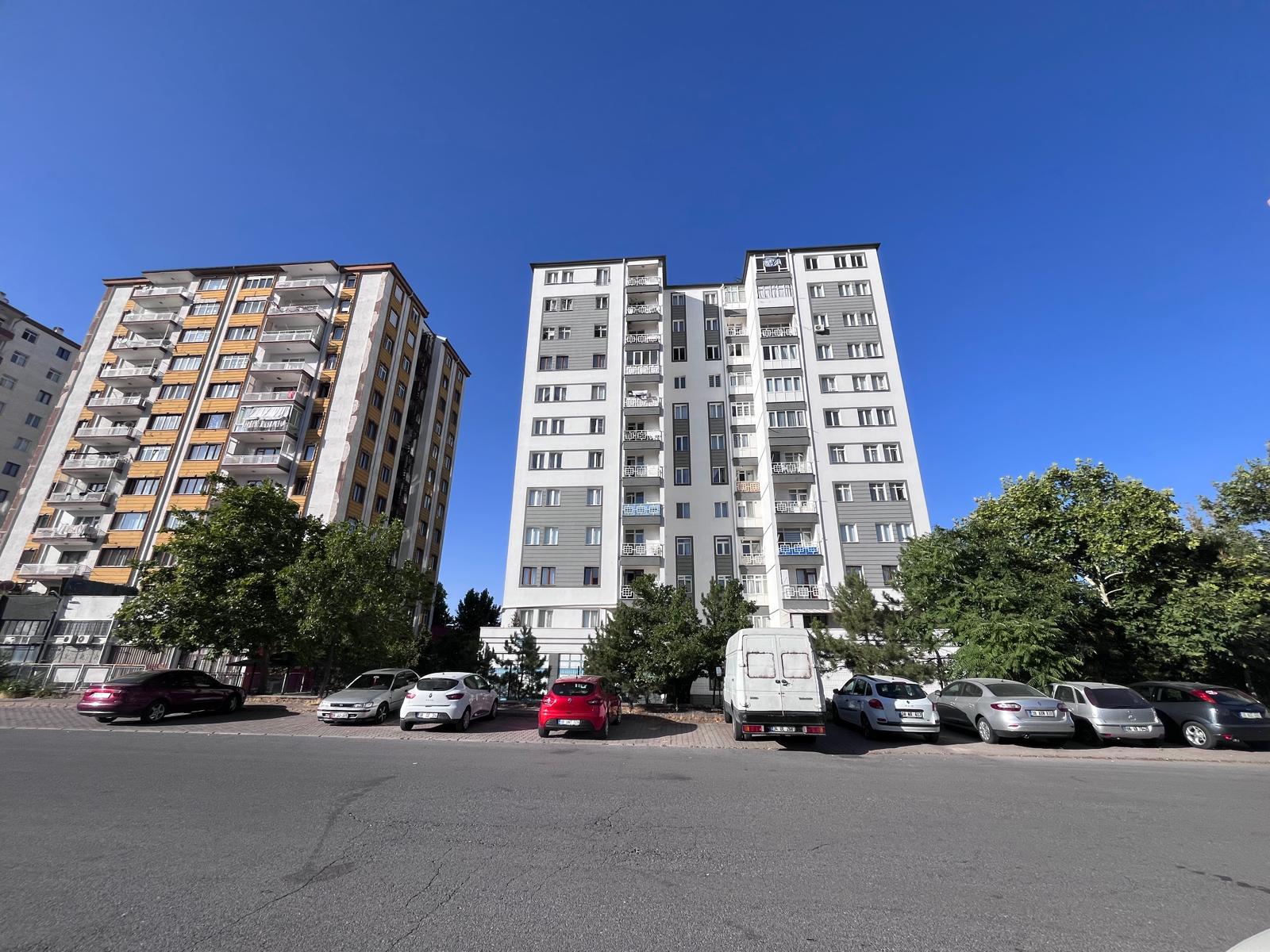 YAŞAR GYO OSMAN KAVUNCU CAD YENİ SANAYİ KARŞISI 3+1 SATILIK DAİRE