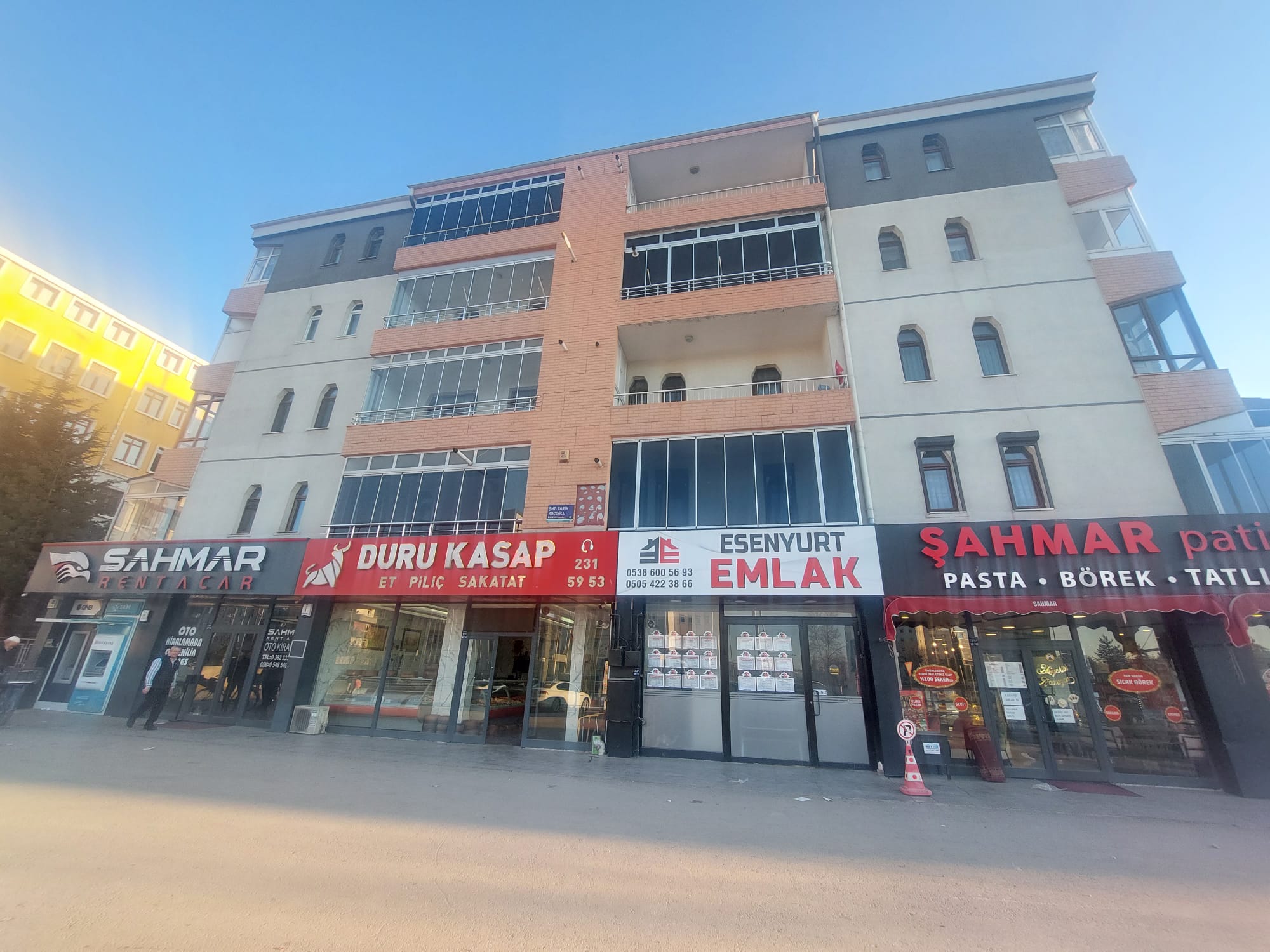 ESENYURT ANA CADDE ÜZERİ YENİLENMİŞ GENİŞ SATILIK DAİRE - 9